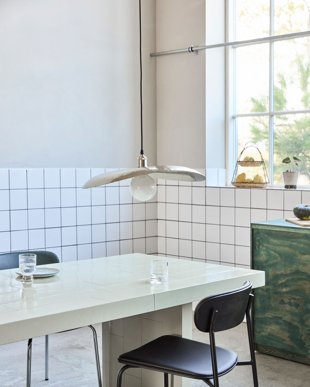 Eleganter Lampenschirm in gebürstetem Silber von House Doctor, ideal für stilvolle Akzente und eine moderne Wohnatmosphäre.