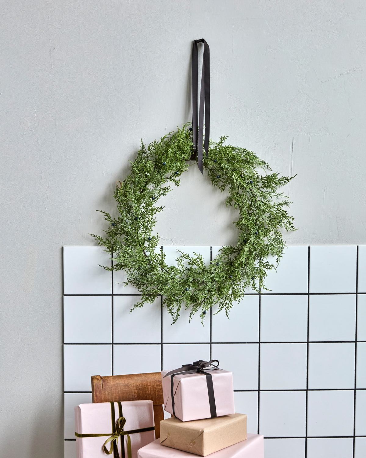 Kranz, HDPine, Grün in Green präsentiert im Onlineshop von KAQTU Design AG. Weihnachtskränze ist von House Doctor