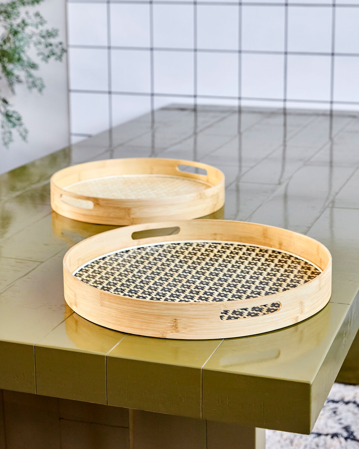 Elegantes schwarzes Tablett HDTray von House Doctor, ideal für stilvolle Präsentationen und vielseitige Nutzung im Wohnbereich.