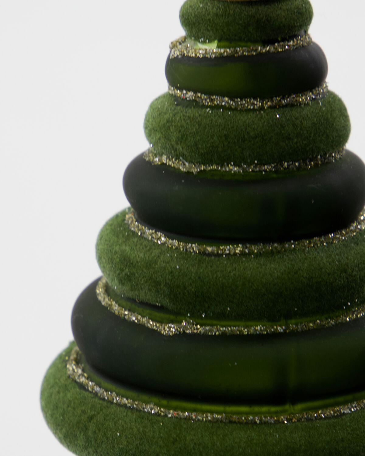 Stilvoller grüner Weihnachtsbaumschmuck von HDTree, perfekt für eine festliche Atmosphäre und kreative Dekorationselemente in Ihrem Zuhause.