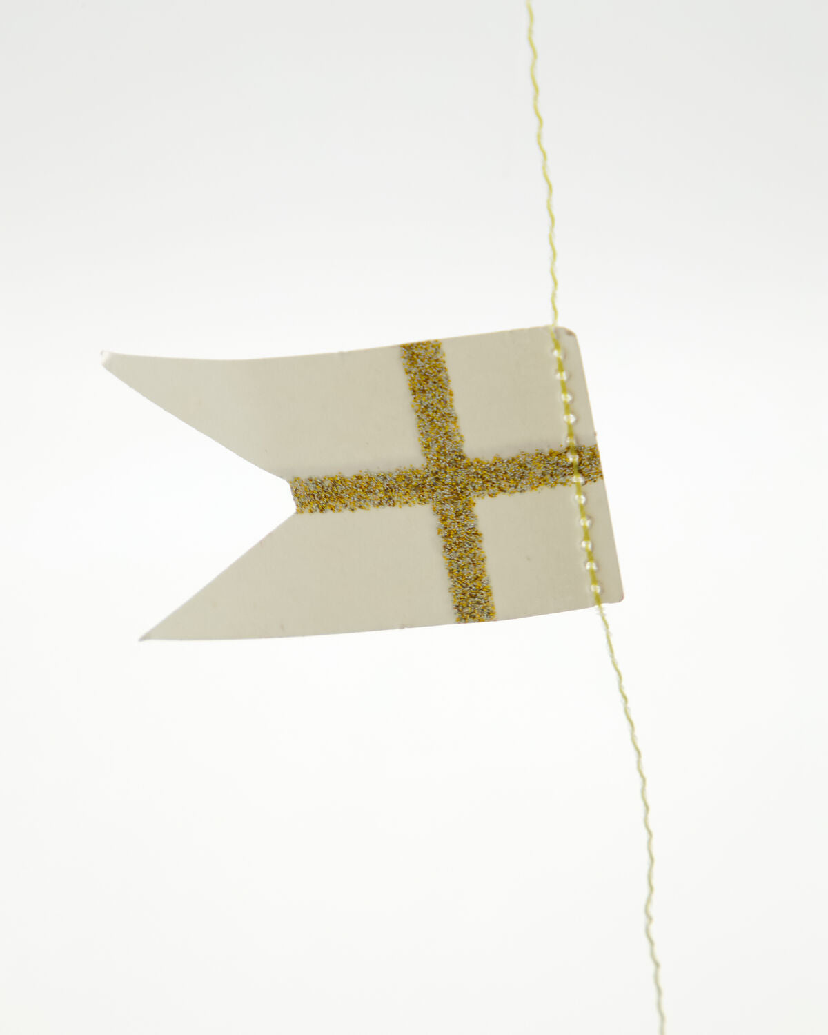 Girlande, HDFlags, Weiß, Champagner in White präsentiert im Onlineshop von KAQTU Design AG. Weihnachtszubehör ist von House Doctor