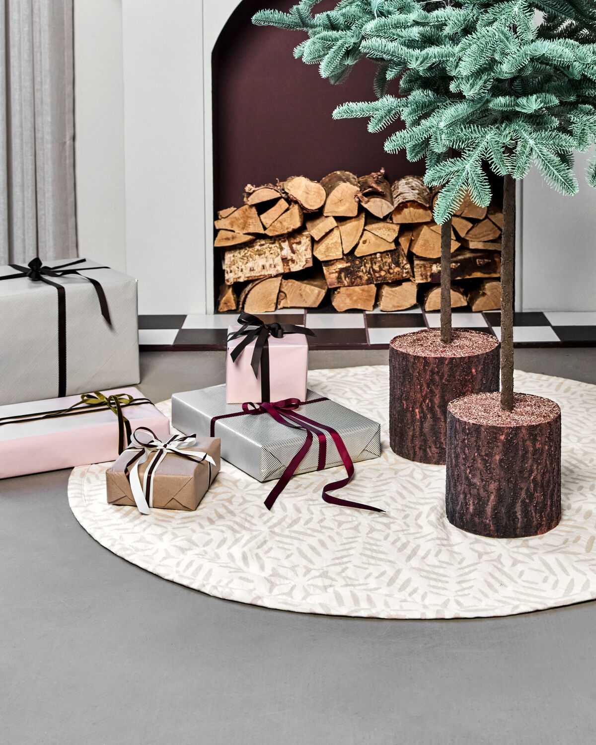 Eleganter Weihnachtsteppich in Off-White von House Doctor, ideal für festliche Dekoration und gemütliche Atmosphäre in Ihrem Zuhause.