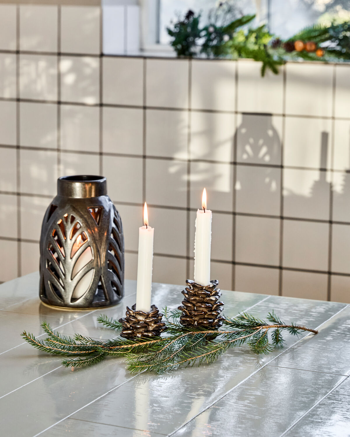 Eleganter Kerzenständer HDCone aus antikem Metall, ideal für stimmungsvolle Beleuchtung und stilvolle Akzente in jedem Raum.