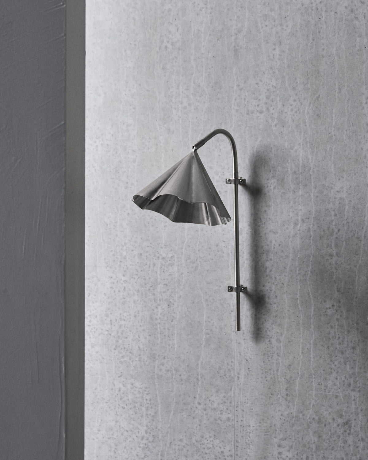 Wandleuchte, HDFlola, Gebürstetes Silber-Finish in Brushed silver finish präsentiert im Onlineshop von KAQTU Design AG. Wandleuchte ist von House Doctor