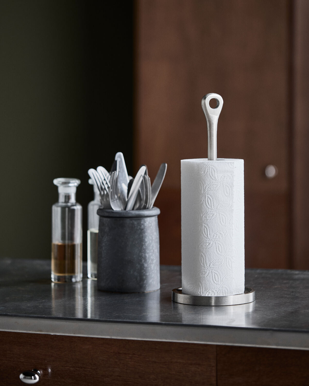 Küchenrollenhalter, HDEden, Gebürstetes Silber-Finish in Brushed silver finish präsentiert im Onlineshop von KAQTU Design AG. Barzubehör ist von House Doctor