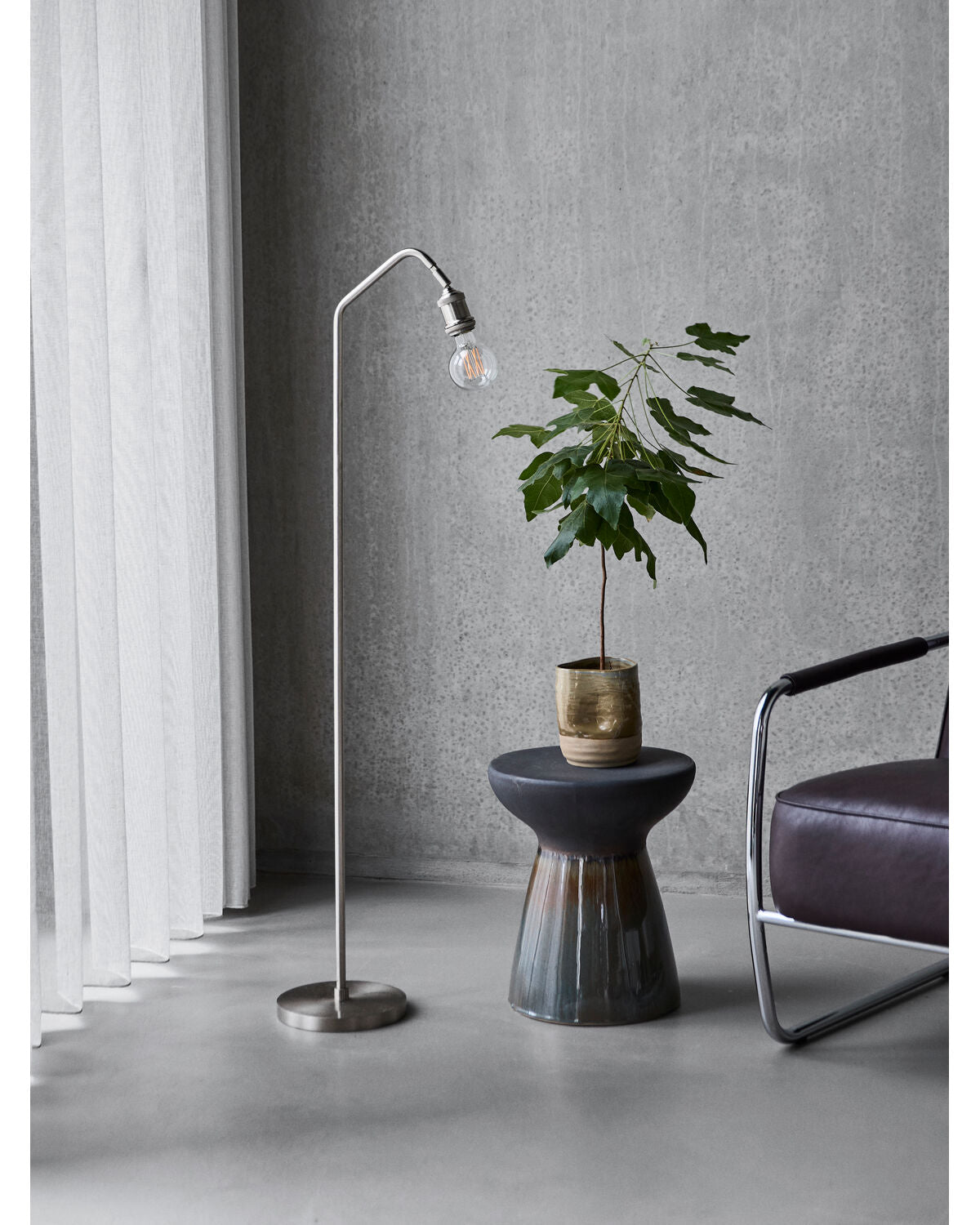 Stehlampe, HDStand, Gebürstetes Silber-Finish in Brushed silver finish präsentiert im Onlineshop von KAQTU Design AG. Stehleuchte ist von House Doctor
