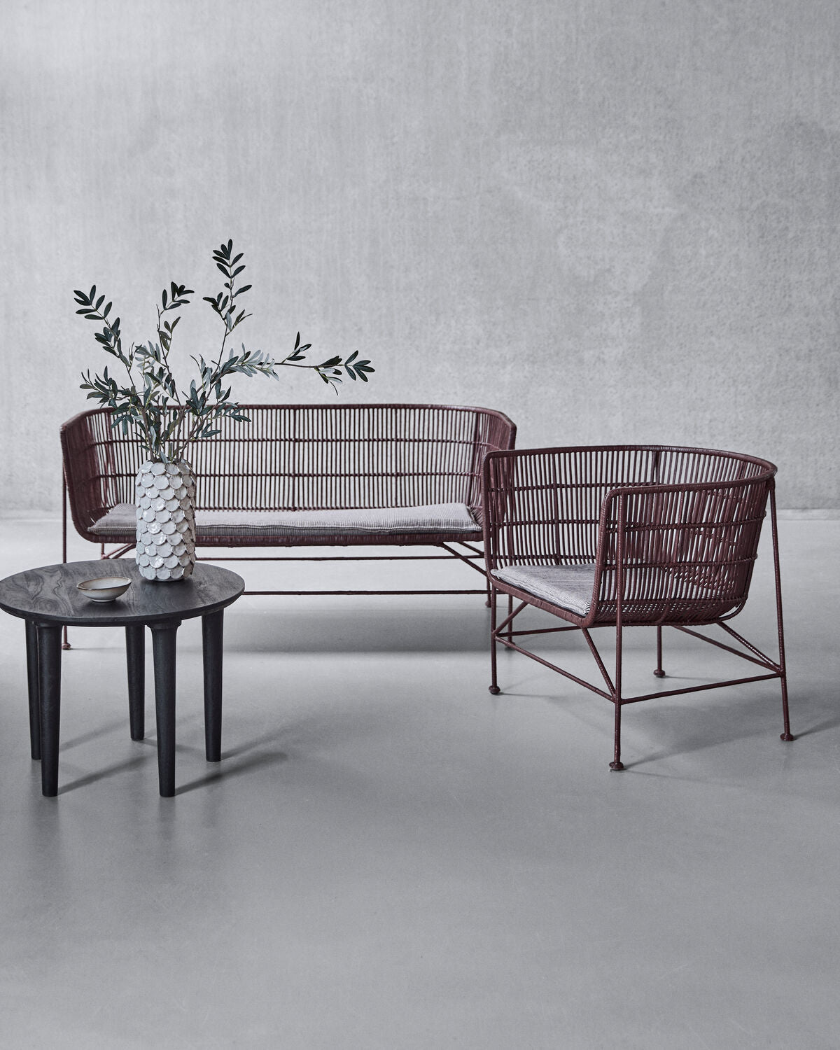 Loungesessel, HDCuun, Maulbeere in Mulberry präsentiert im Onlineshop von KAQTU Design AG. Schalenstuhl ist von House Doctor