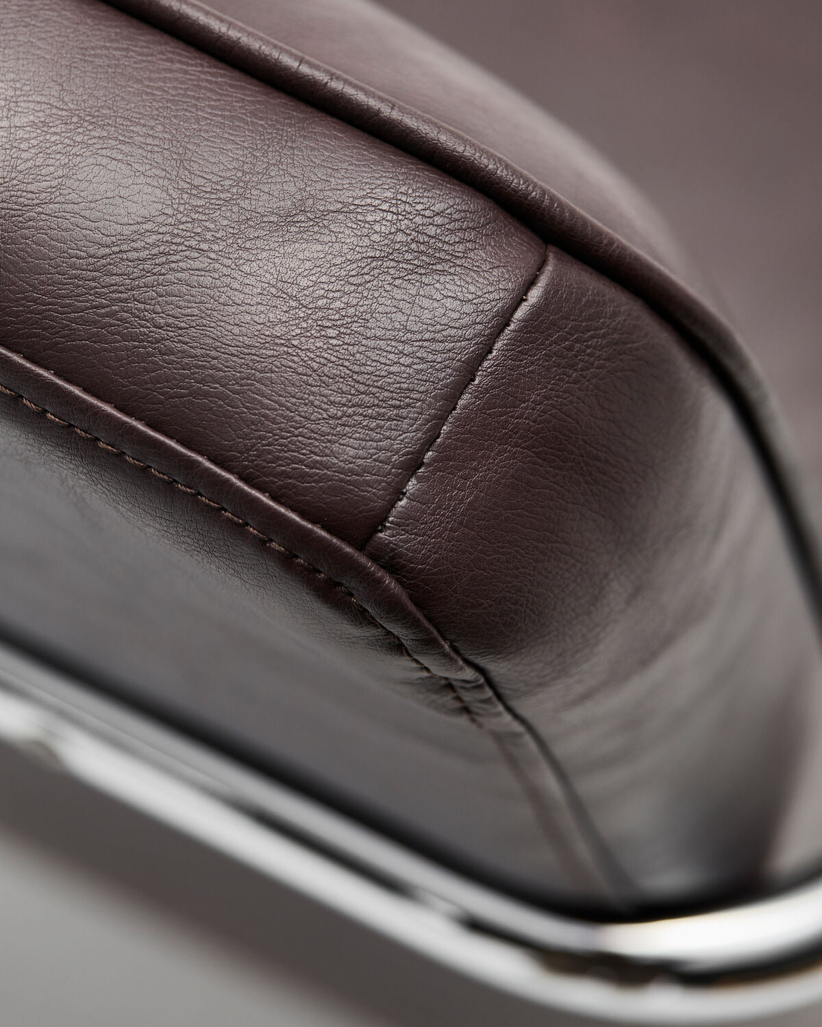 Loungesessel, HDComma, Maulbeere, Crome in Mulberry präsentiert im Onlineshop von KAQTU Design AG. Schalenstuhl ist von House Doctor