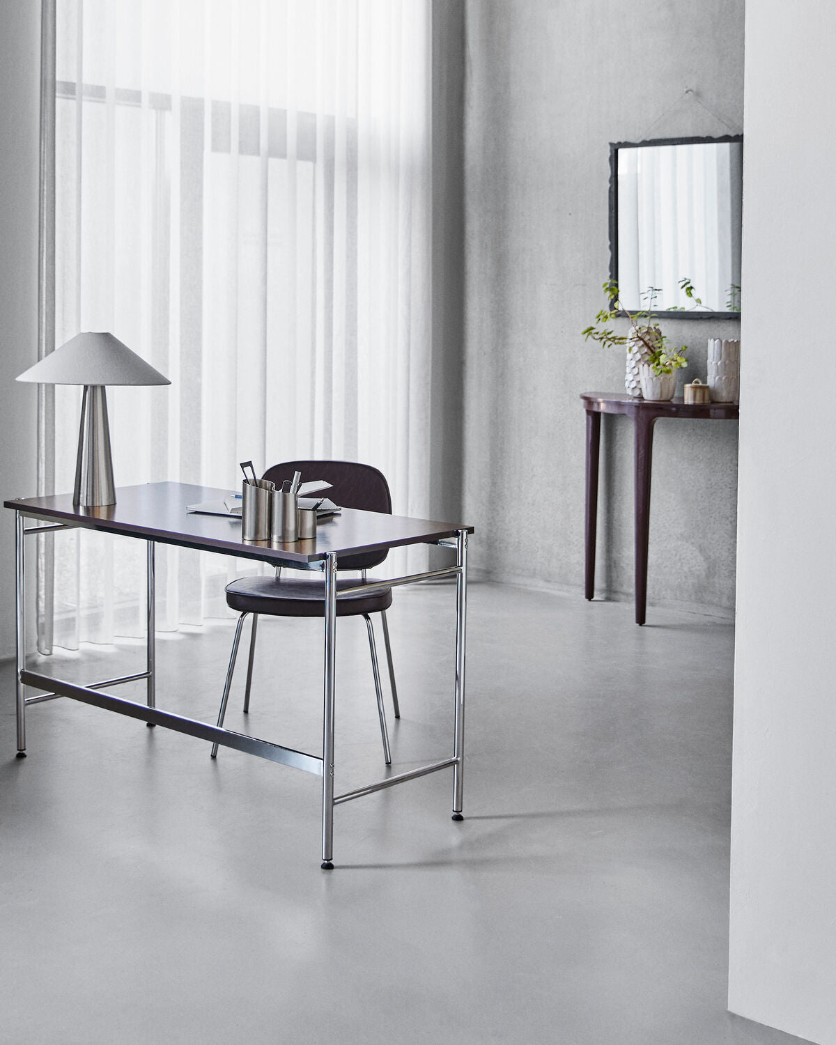 Schreibtisch, HDArph, Maulbeere, Crome in Mulberry präsentiert im Onlineshop von KAQTU Design AG. Schreibtisch ist von House Doctor