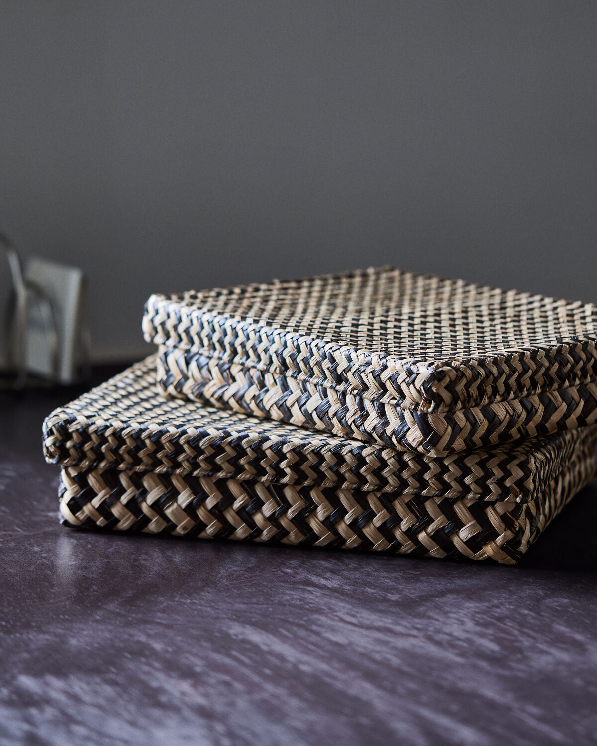 Aufbewahrungskorb, HDOllie, Schwarz, Natur in Black präsentiert im Onlineshop von KAQTU Design AG. Aufbewahrungsboxen ist von House Doctor