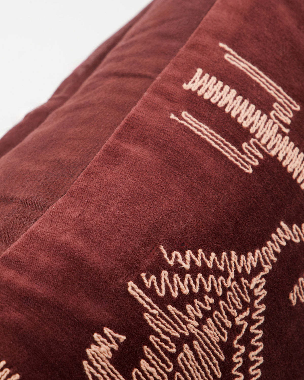 Kissen, HDHarlov, Bitterschokolade in Bitter chocolate präsentiert im Onlineshop von KAQTU Design AG. Deko Kissenbezug ist von House Doctor