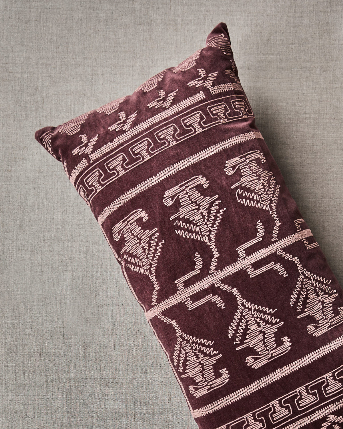 Kissen, HDHarlov, Bitterschokolade in Bitter chocolate präsentiert im Onlineshop von KAQTU Design AG. Deko Kissenbezug ist von House Doctor