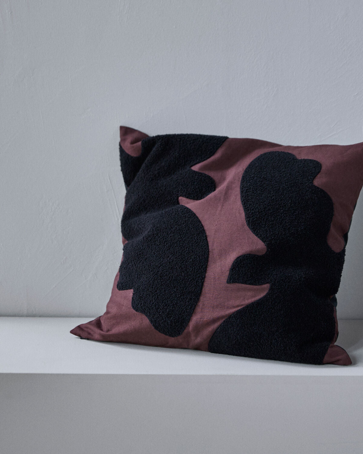 Kissen, HDMiki, Bitterschokolade, Schwarz in Bitter chocolate präsentiert im Onlineshop von KAQTU Design AG. Deko Kissenbezug ist von House Doctor