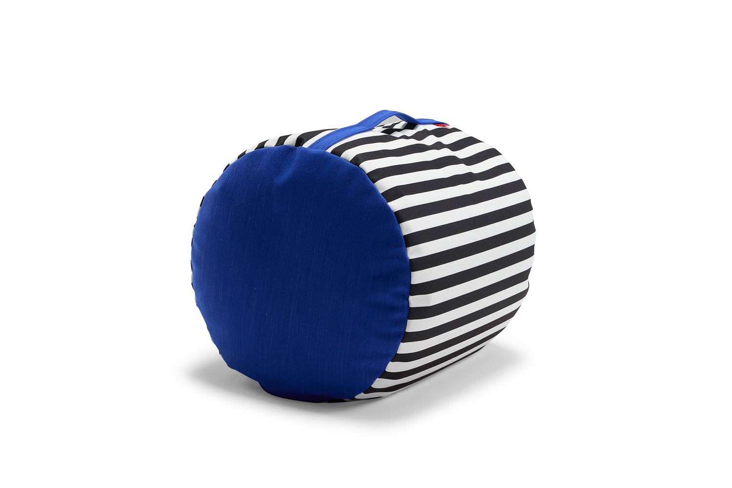 Genießen Sie den Butt Sitzsack von Innovation Living – ein modernes, komfortables Möbelstück, das jedem Raum eine gemütliche Note verleiht.