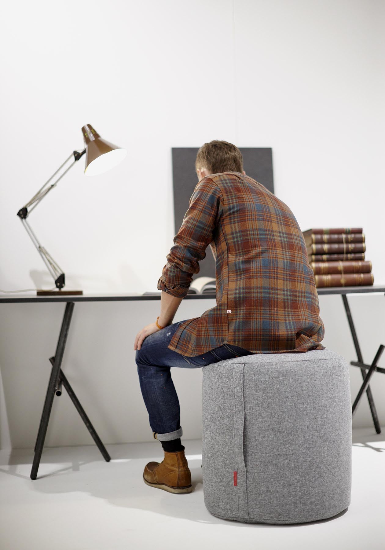 Butt Sitzsack in 565 Twist Granite präsentiert im Onlineshop von KAQTU Design AG. Sitzsack ist von Innovation Living