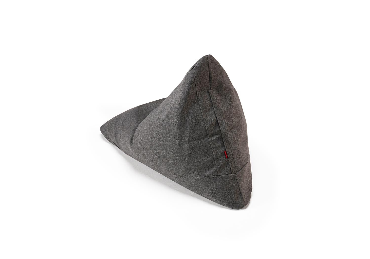 Geniessen Sie den Soft Peak Sitzsack von Innovation Living – modern, nachhaltig und ideal für gemütliche Momente in jedem Raum.