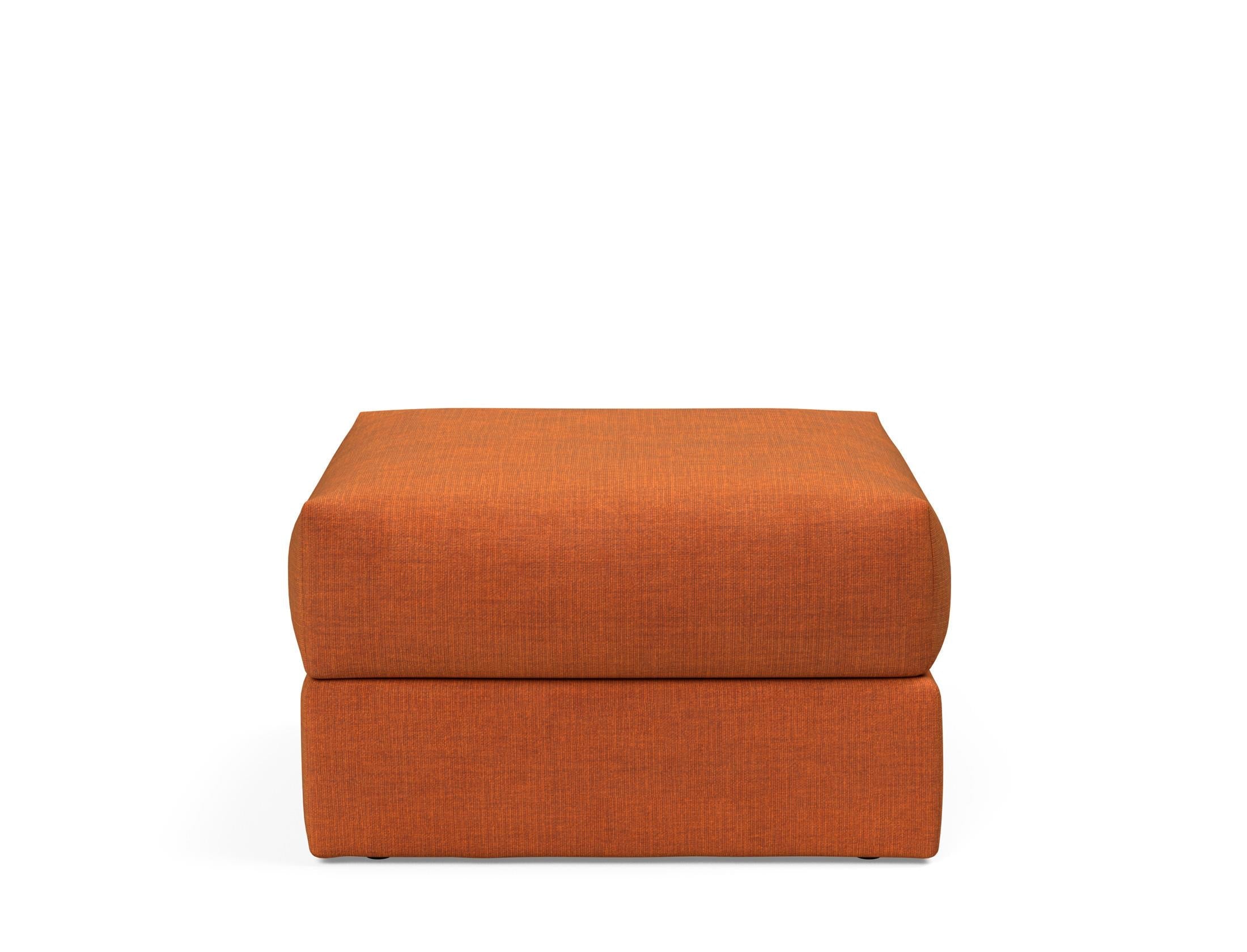 Der Cornila Puff von Innovation Living bietet stilvolle Vielseitigkeit und Komfort – perfekt als Sitzgelegenheit oder schickes Wohnaccessoire.