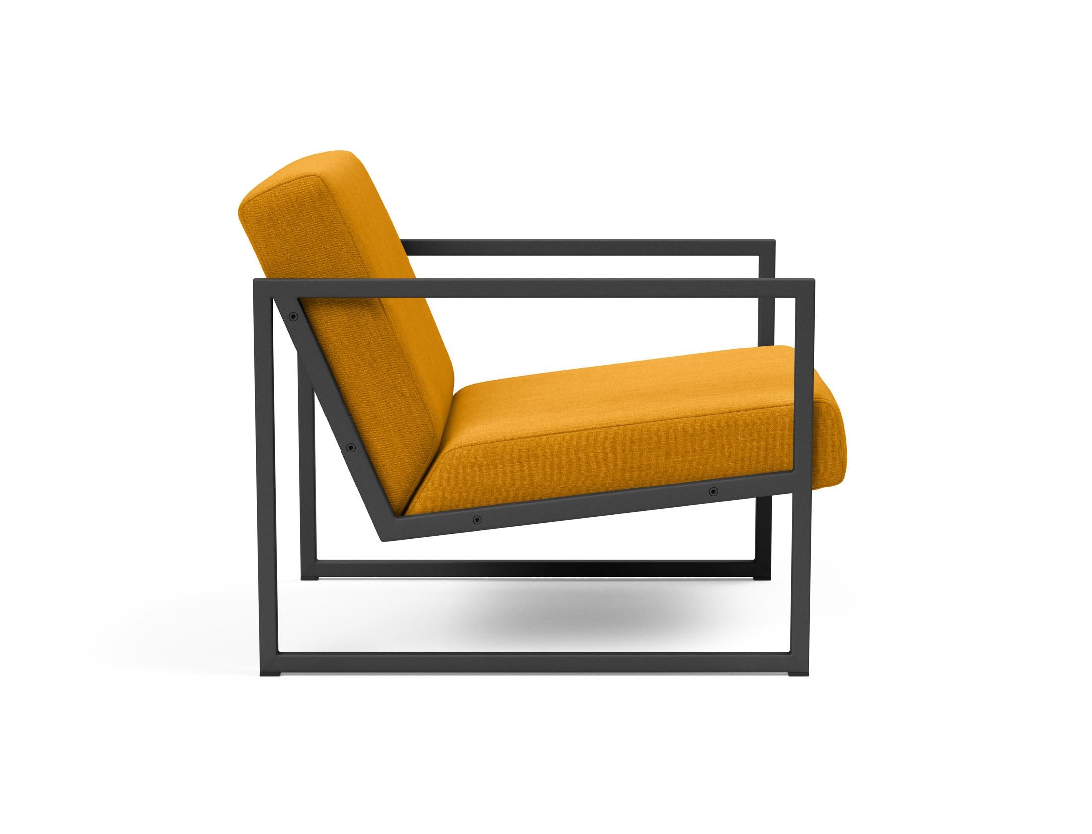 Entdecken Sie den Vikko Sessel mit Armlehnen von Innovation Living – stilvolles Design, ergonomischer Komfort und vielseitige Anpassungsmöglichkeiten für Ihr Zuhause.