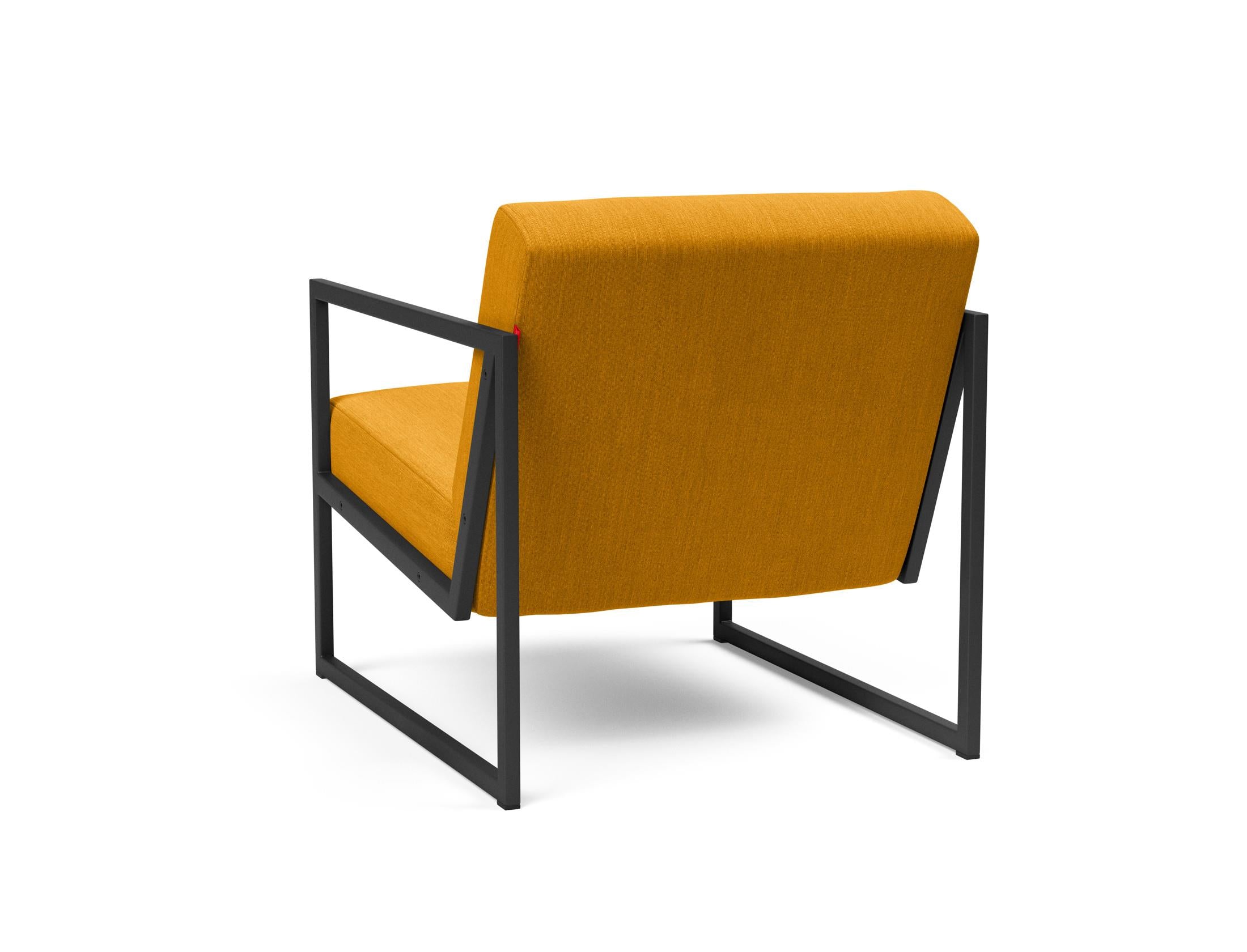 Entdecken Sie den Vikko Sessel mit Armlehnen von Innovation Living: stilvolles Design, langlebige Materialien und ergonomischer Komfort für Ihr Zuhause.