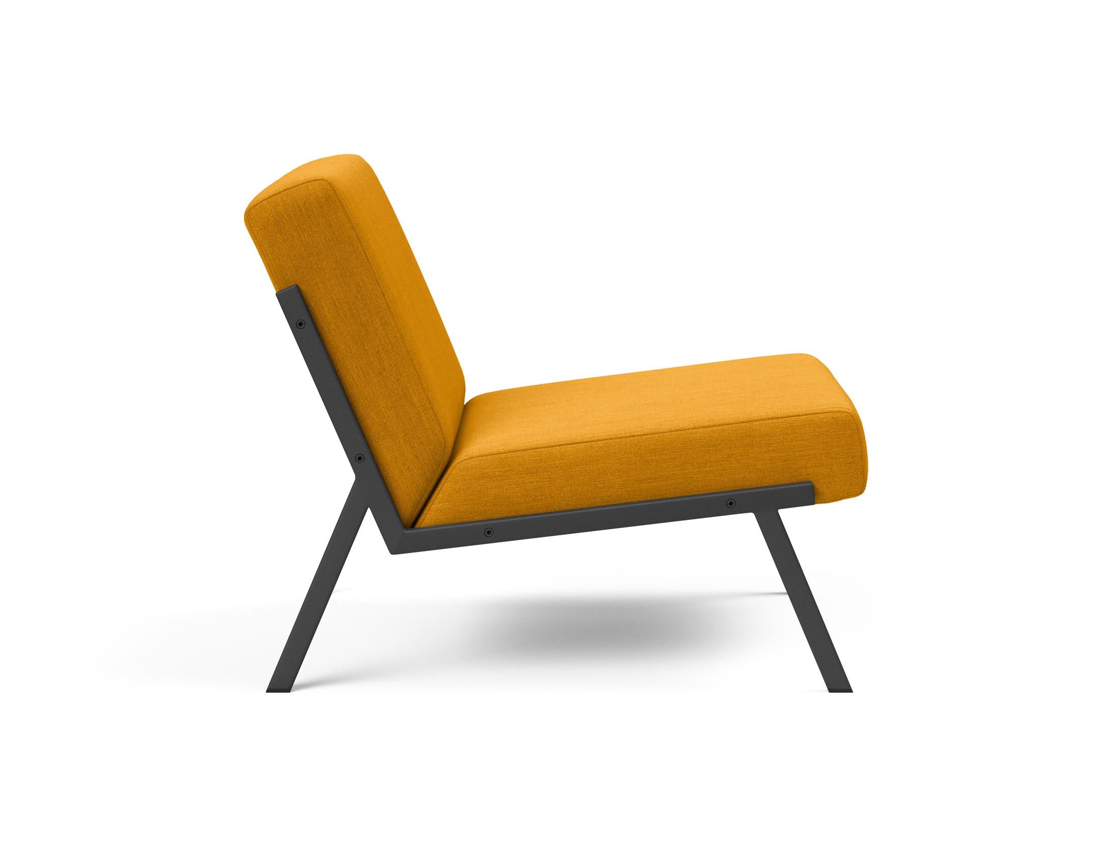 Entdecken Sie den Vikko Sessel von Innovation Living: Elegantes Design, erstklassiger Komfort und umweltfreundliche Materialien für Ihr stilvolles Zuhause.