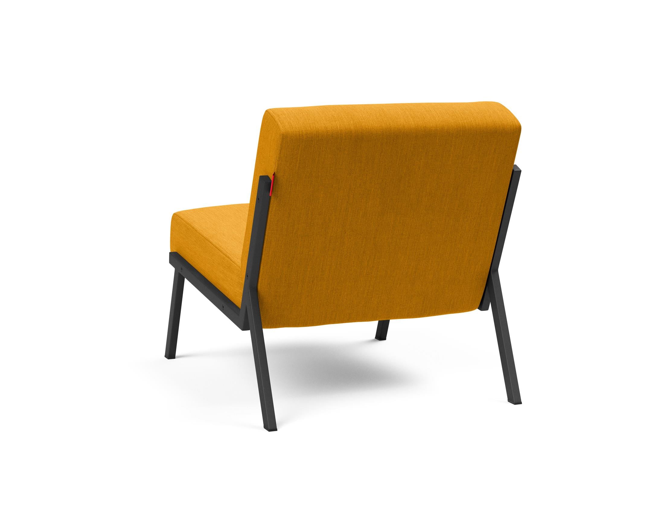 Entdecken Sie den Vikko Sessel von Innovation Living: Elegantes Design, erstklassiger Komfort und umweltfreundliche Materialien für Ihr stilvolles Zuhause.
