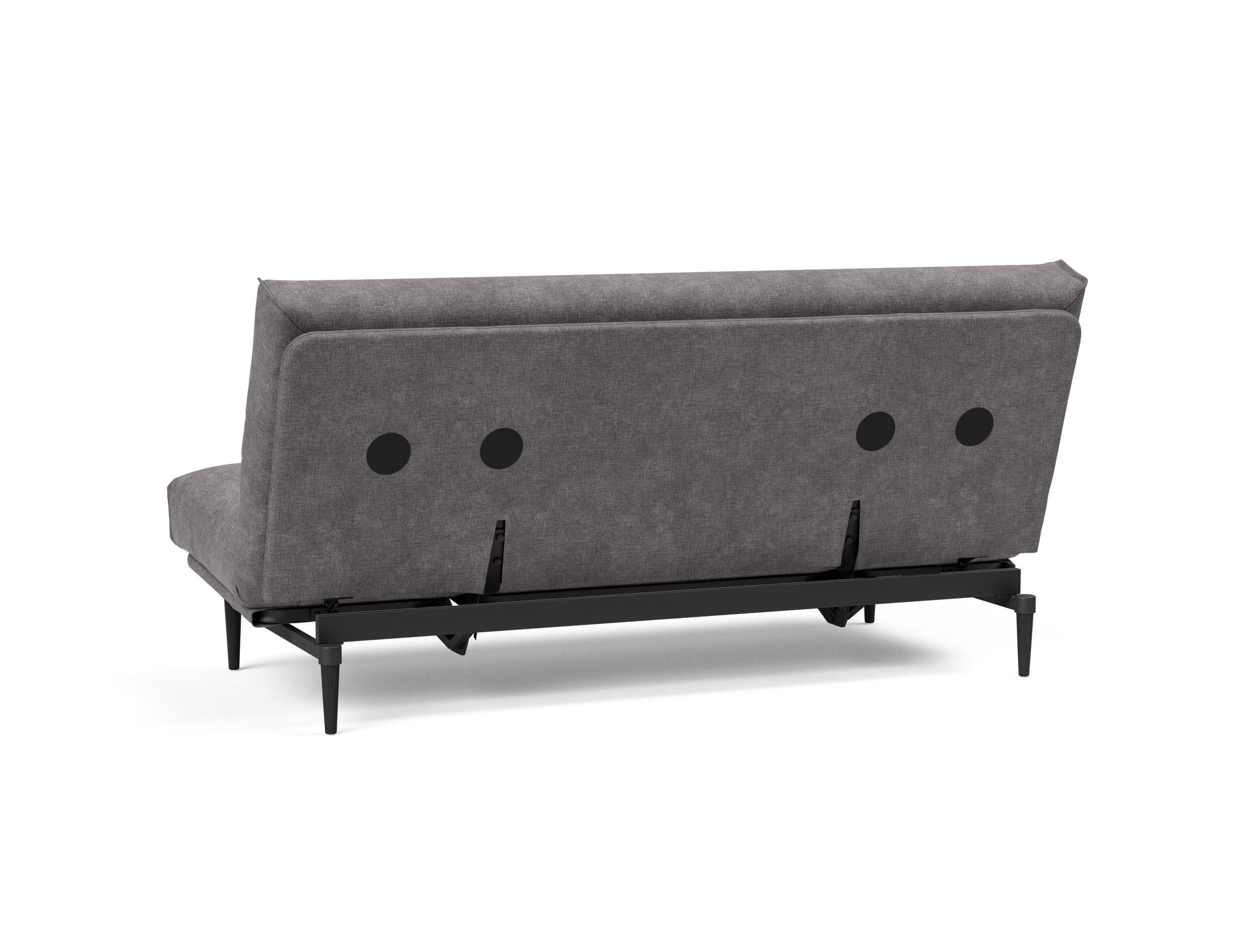 Erleben Sie das Colpus Bettsofa 140 in stilvollem Eiche schwarz. Der Soft Spring Bezug bietet optimalen Komfort und zeitgemäßes Design für Ihr Zuhause.