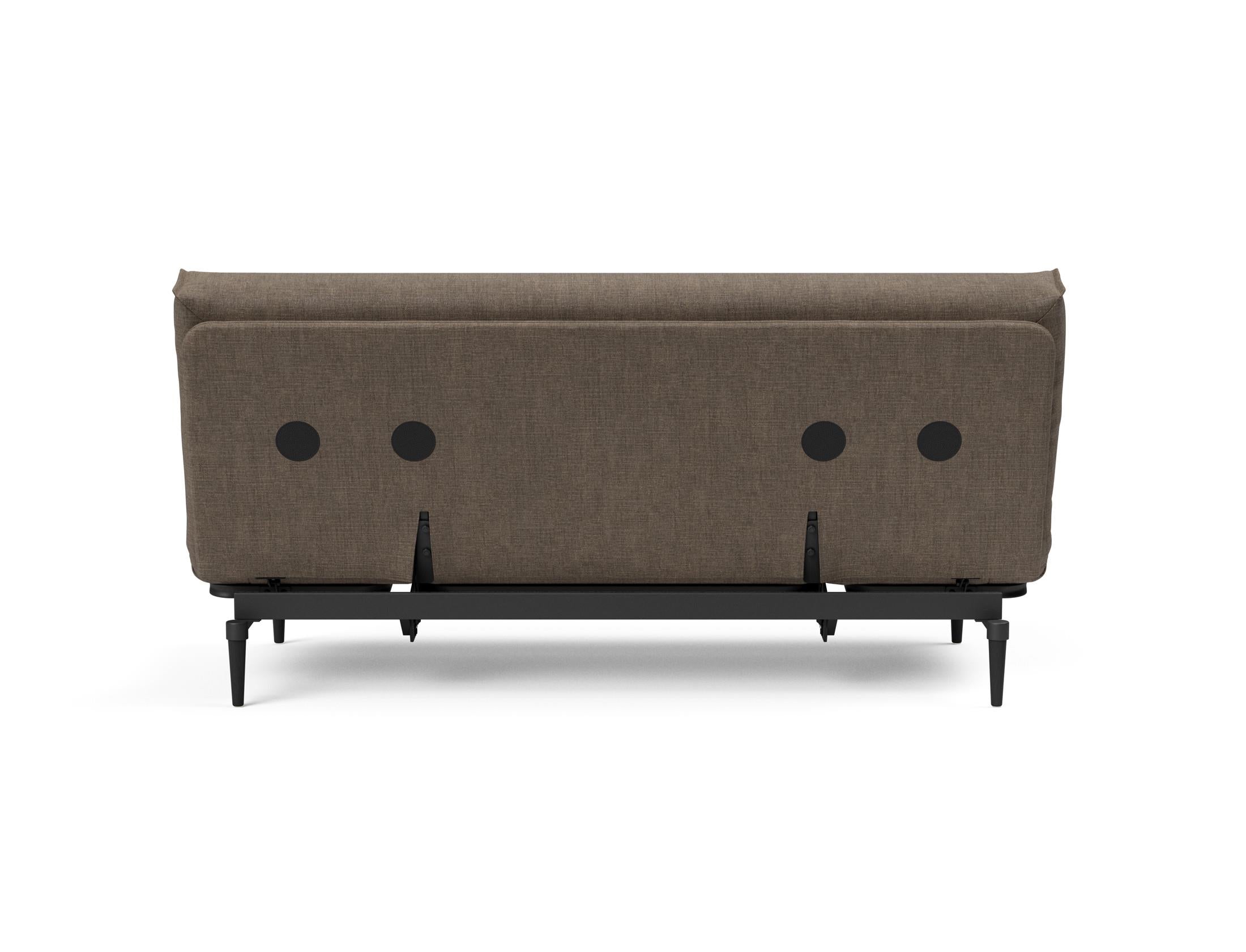 Erleben Sie das stilvolle Colpus Bettsofa 140 in edlem Eiche schwarz mit Nordic Cover – perfekt für zeitgemäße Einrichtung und vielseitige Schlafmöglichkeiten.