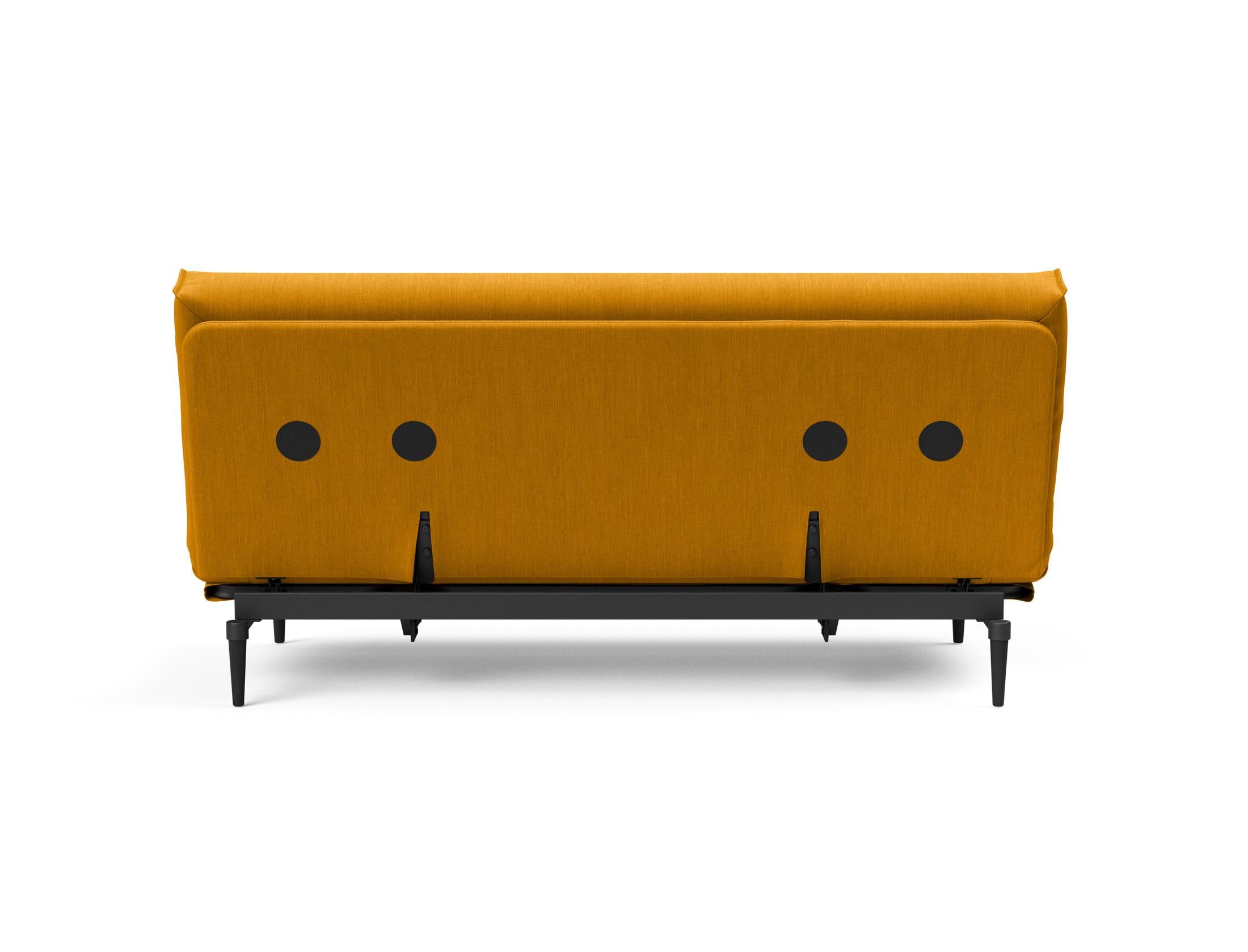 Entdecken Sie das Colpus Bettsofa 140 in elegantem Eiche schwarz. Der Soft Spring Bezug vereint modernen Stil mit höchstem Sitzkomfort.
