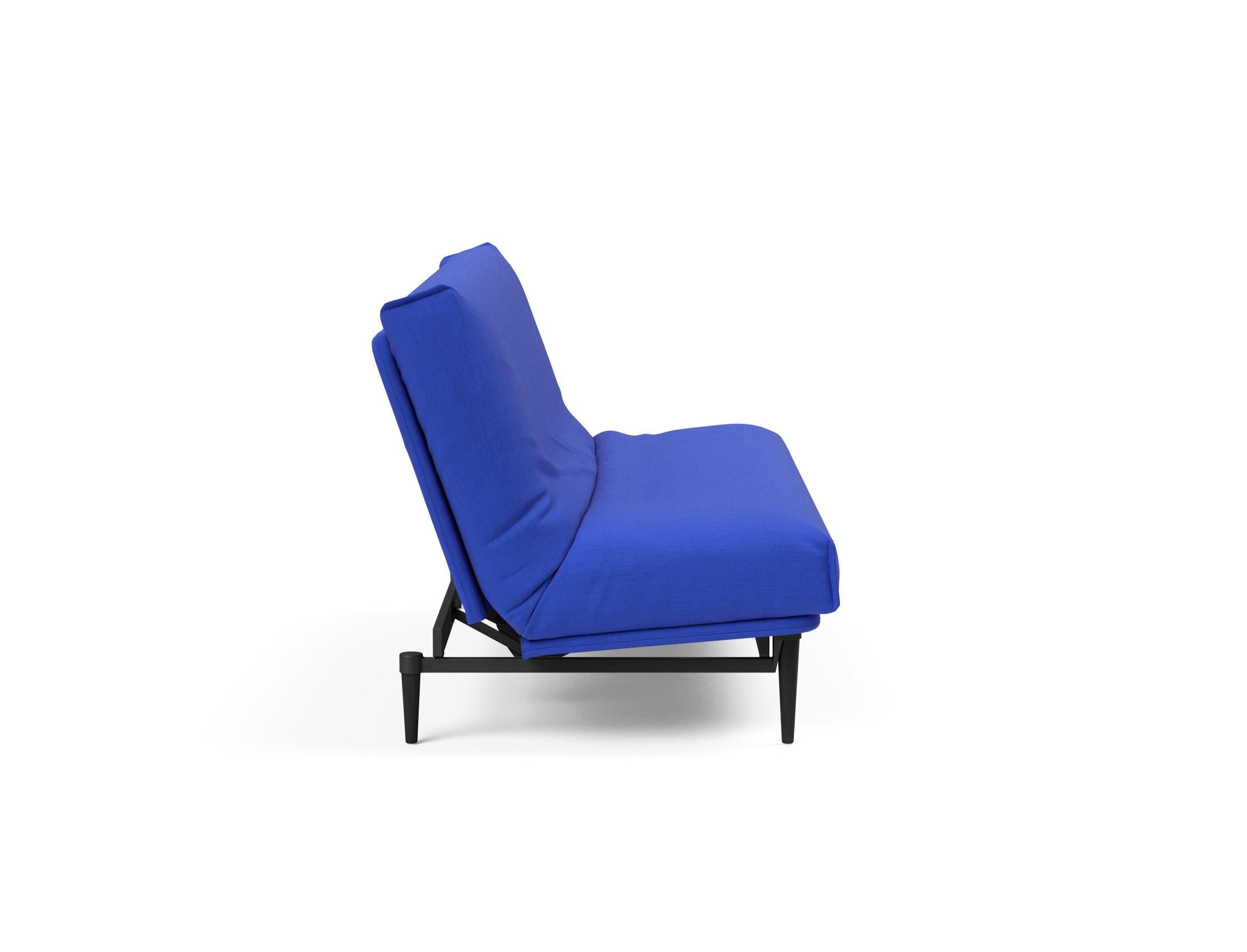Erleben Sie das Colpus Bettsofa 140 in stilvollem Eiche schwarz. Der Soft Spring Bezug bietet optimalen Komfort und zeitgemäßes Design für Ihr Zuhause.