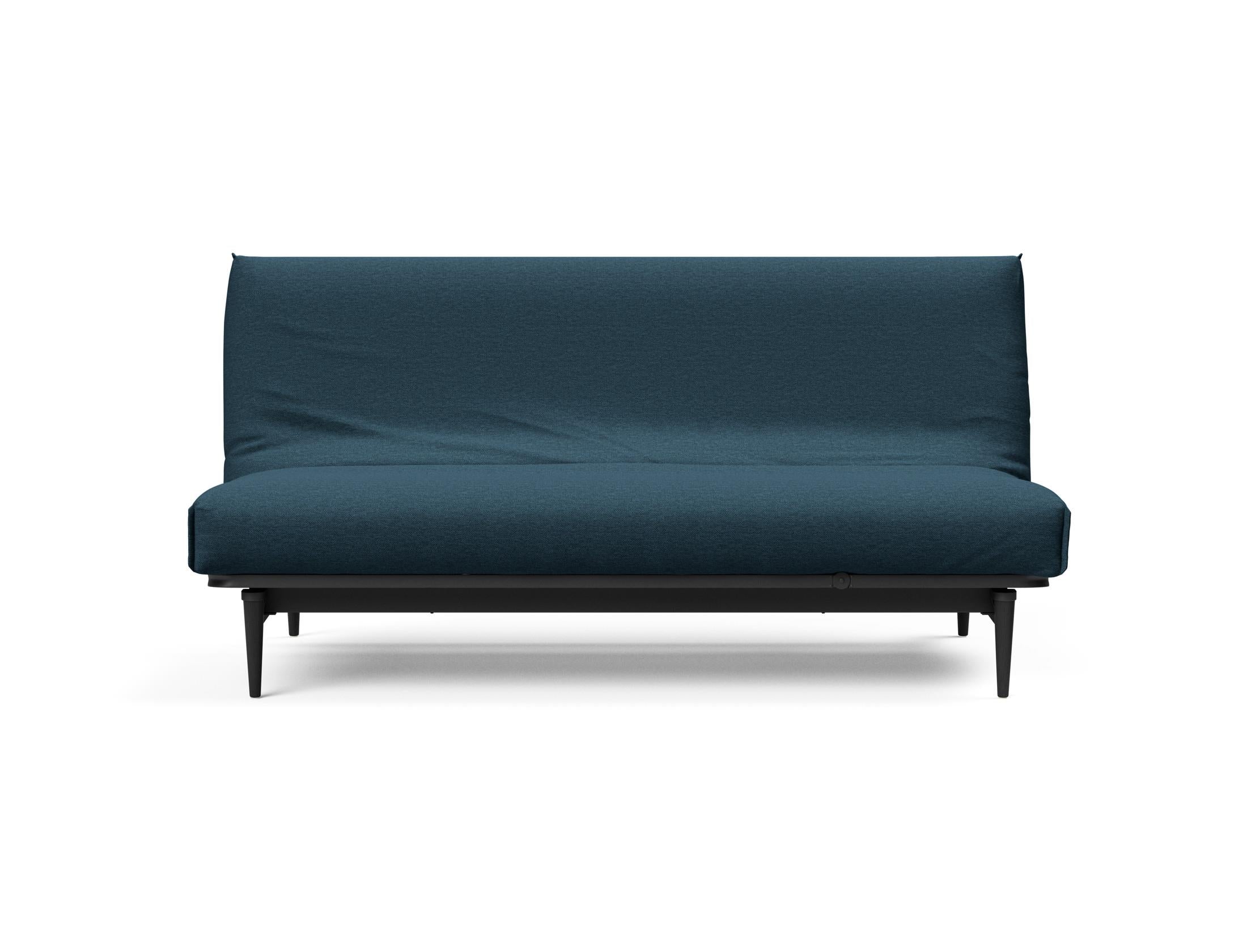 Erleben Sie das stilvolle Colpus Bettsofa 140 in Eiche schwarz mit Nordic Cover – perfekt für zeitgemäße Einrichtung und vielseitige Schlafmöglichkeiten.