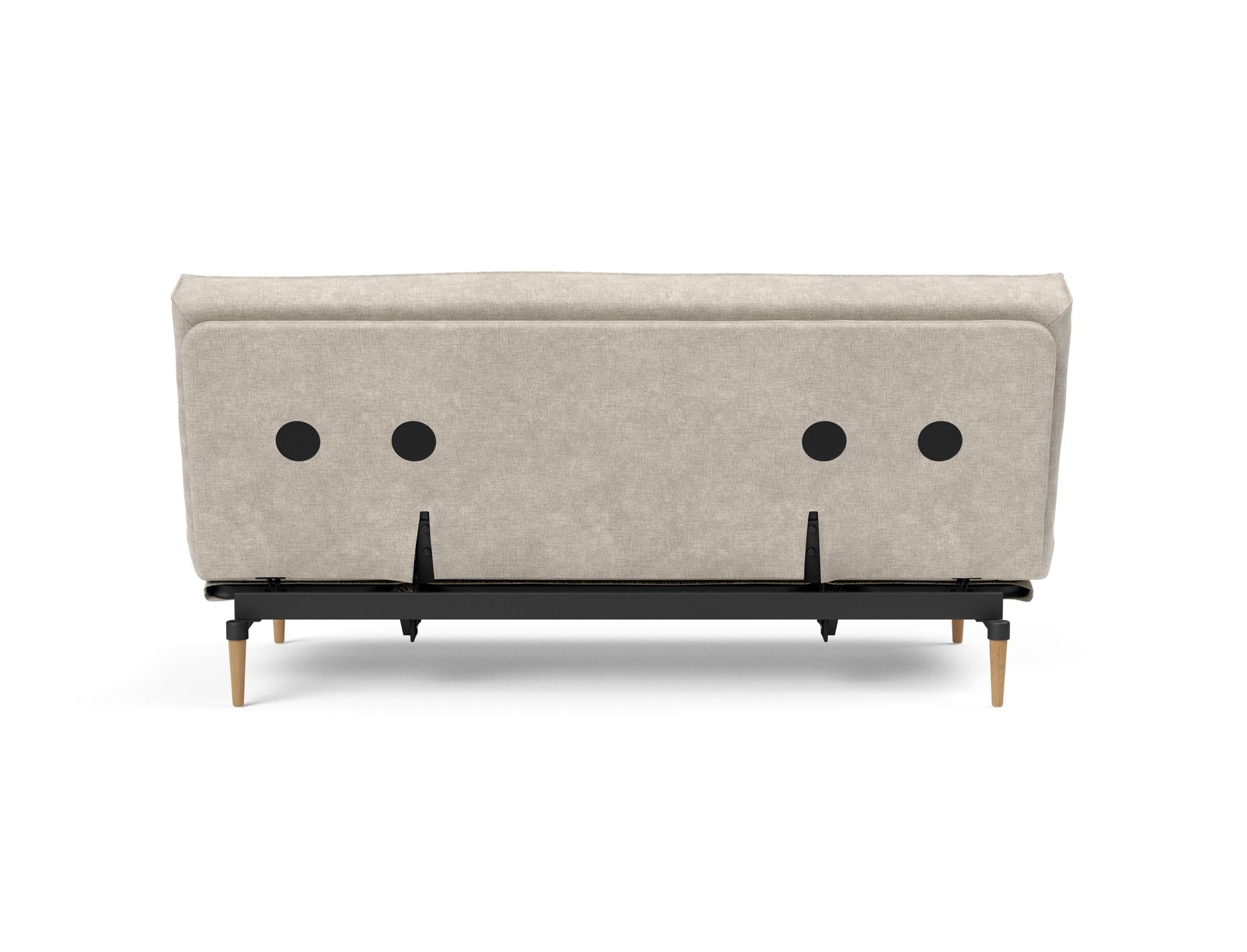 Erleben Sie das Colpus Bettsofa 140 Sharp Plus mit Soft Spring Bezug – stilvoll, funktional und ideal für kleine Räume, verwandelt sich schnell in ein gemütliches Bett.