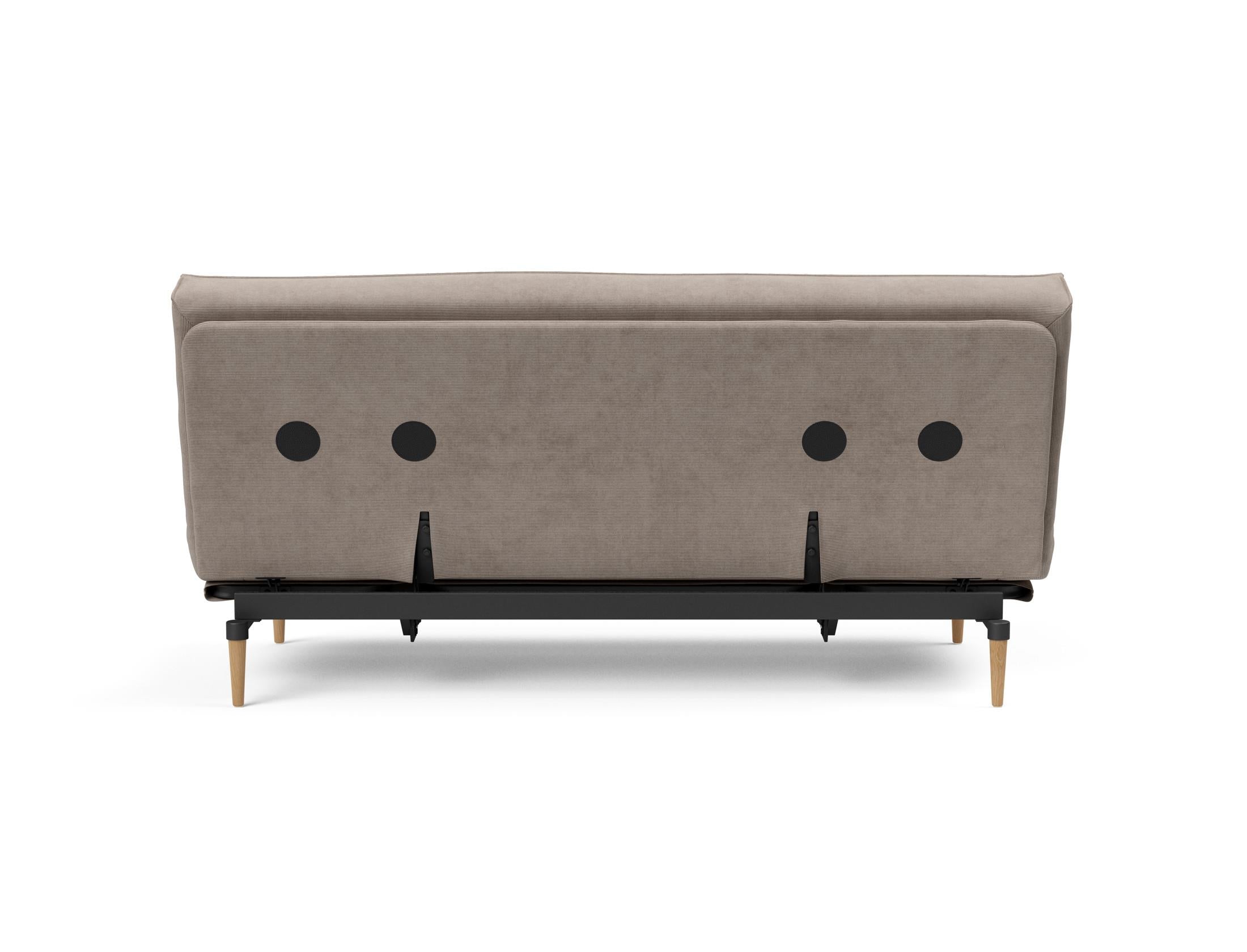 Erleben Sie das Colpus Bettsofa 140 Sharp Plus mit Soft Spring Bezug – stilvoll, funktional und ideal für kleine Räume, verwandelt sich schnell in ein gemütliches Bett.