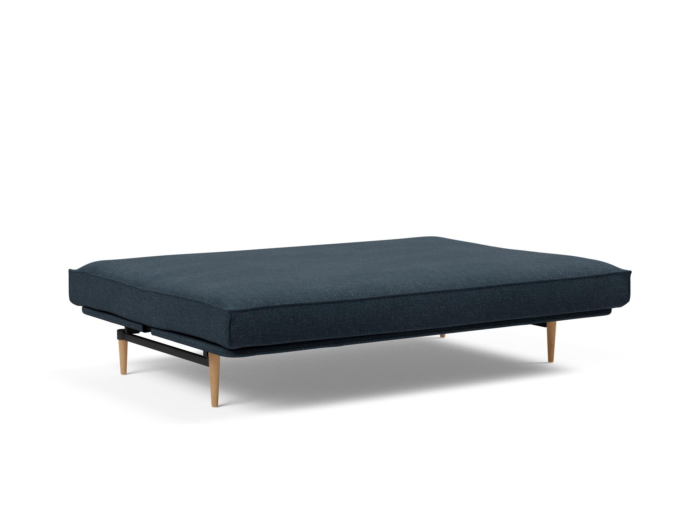 Erleben Sie das Colpus Bettsofa 140 Sharp Plus mit Soft Spring Bezug – stilvoll, funktional und ideal für kleine Räume, verwandelt sich schnell in ein gemütliches Bett.