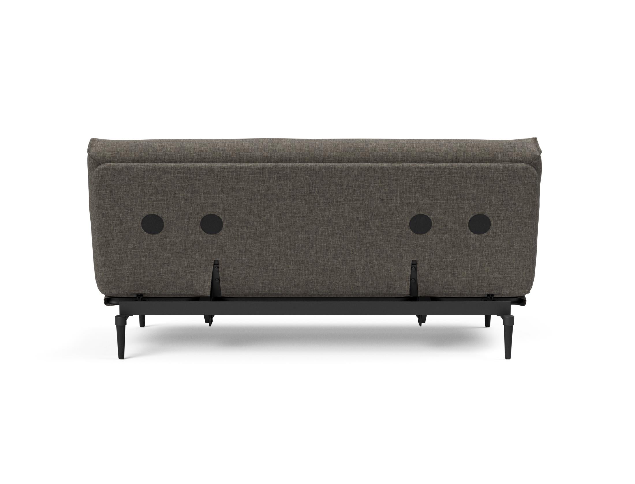 Erleben Sie das Colpus Bettsofa 140 in elegantem Nordic Eiche schwarz. Der Soft Spring Bezug vereint modernen Stil mit höchstem Sitzkomfort.