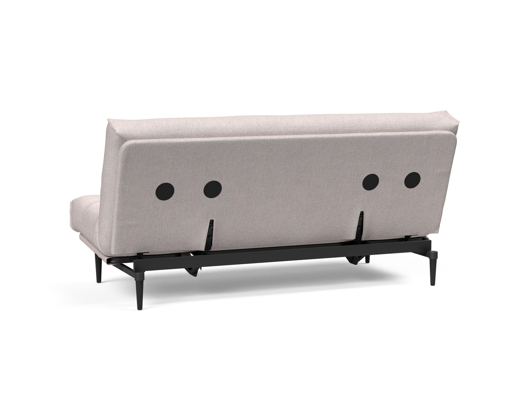 Entdecken Sie das Colpus Bettsofa 140 in stilvollem Nordic Eiche schwarz. Der Soft Spring Bezug bietet höchsten Komfort und zeitgemäßes Design.