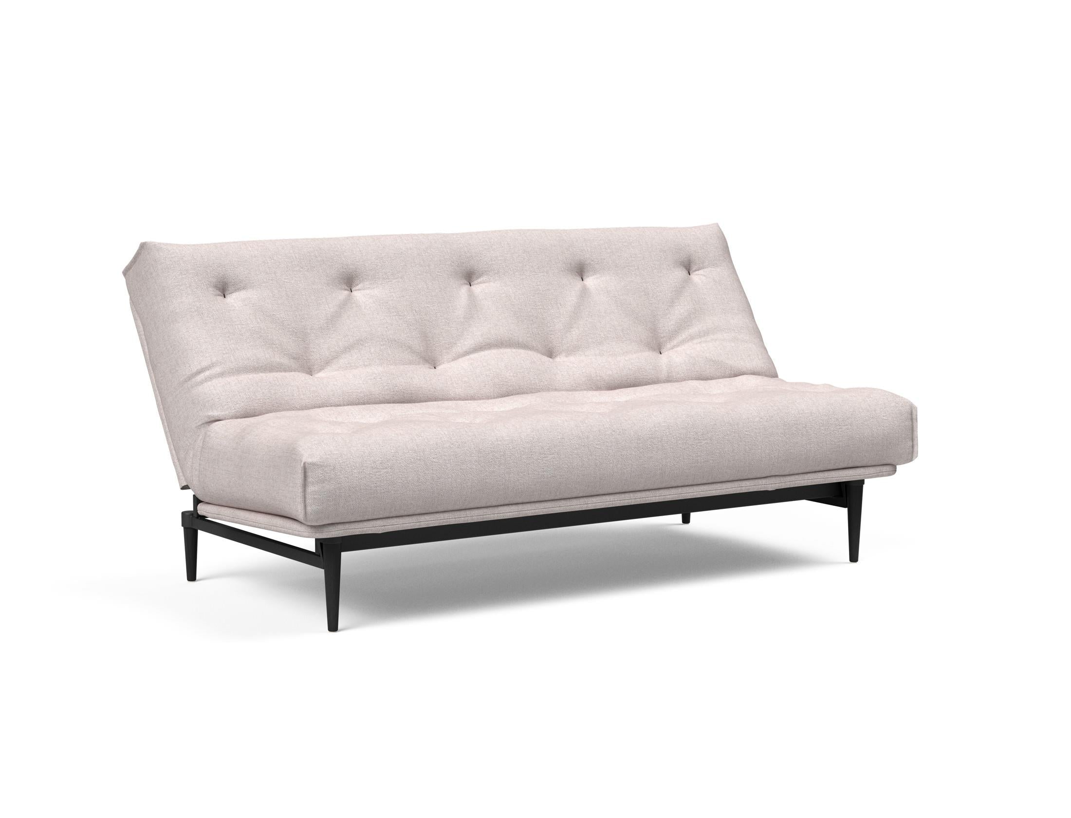 Erleben Sie das Colpus Bettsofa 140 in elegantem Nordic Eiche schwarz. Der Soft Spring Bezug vereint modernen Stil mit optimalem Sitzkomfort.