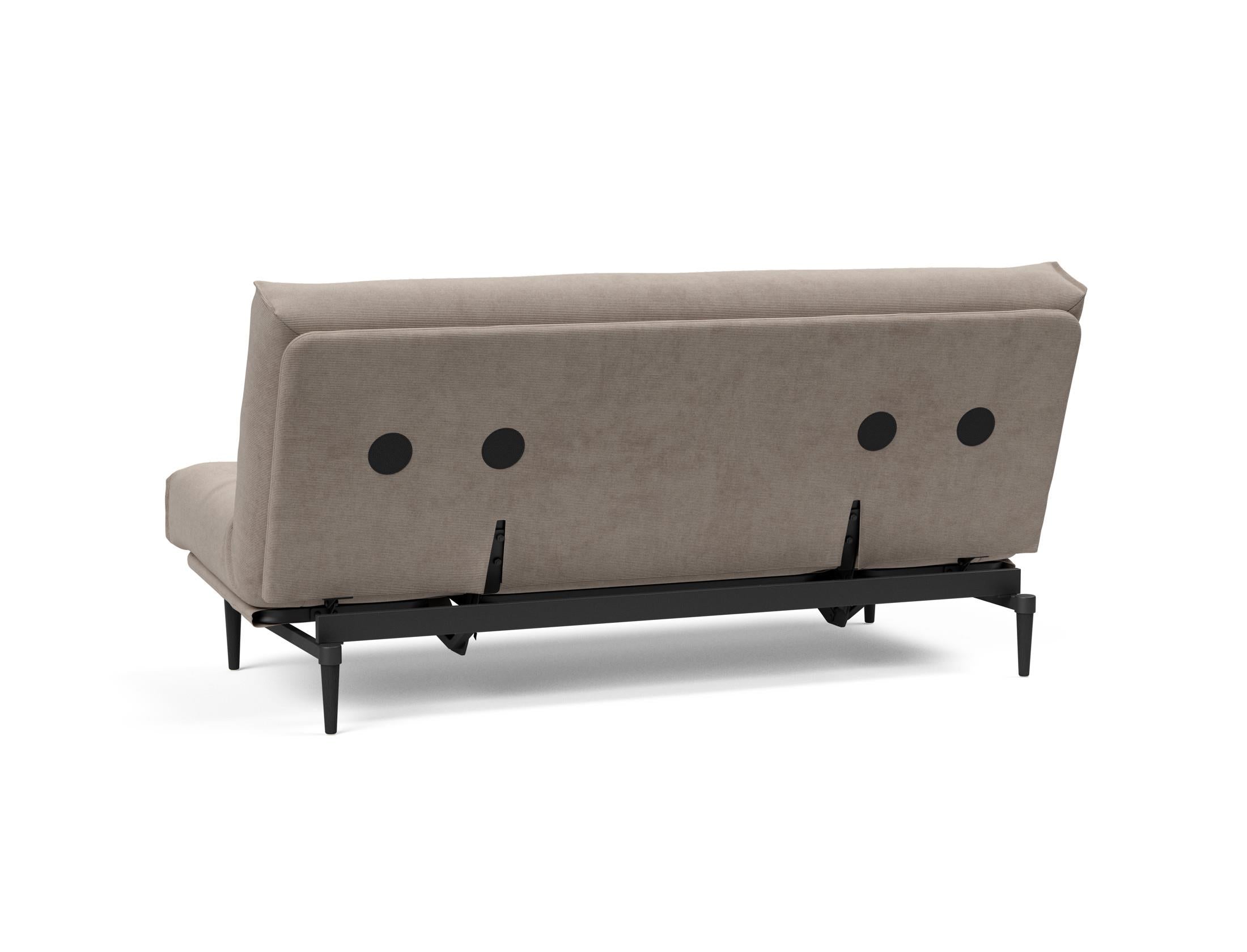 Entdecken Sie das Colpus Bettsofa 140 in stilvollem Nordic Eiche schwarz. Der Soft Spring Bezug bietet höchsten Komfort und zeitgemäßes Design.