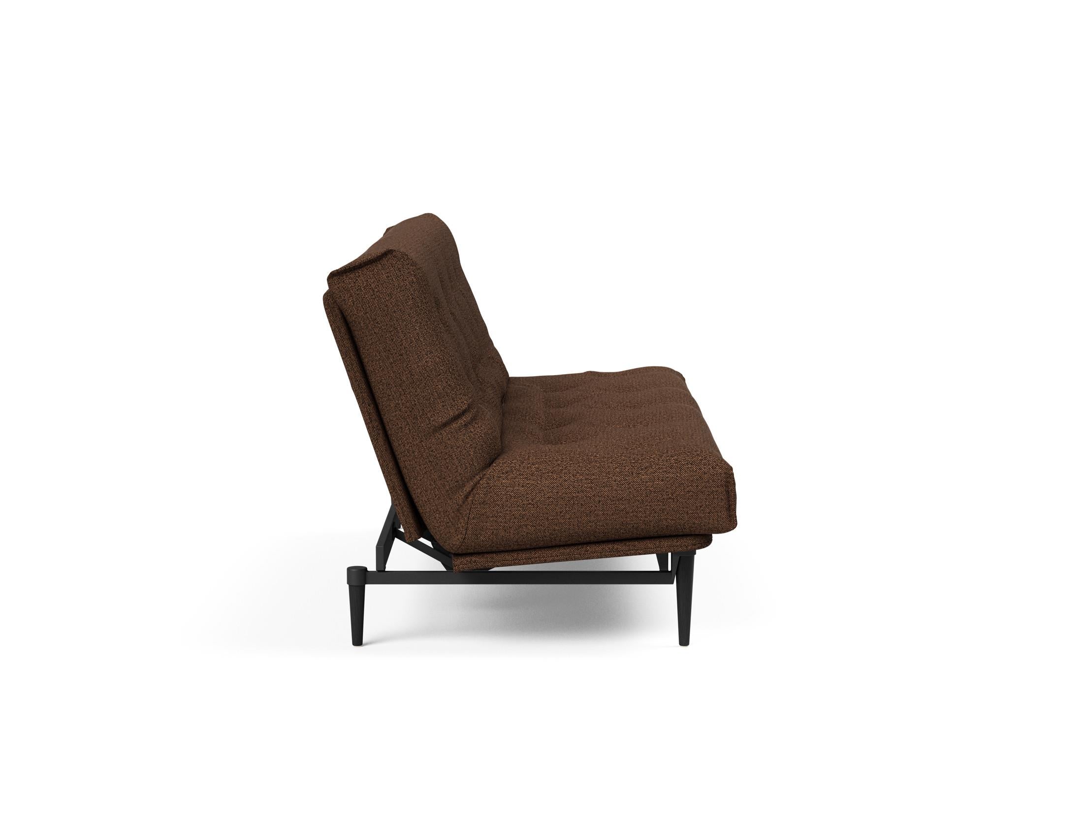 Entdecken Sie das Colpus Bettsofa 140 in stilvollem Nordic Eiche schwarz. Der Soft Spring Bezug bietet höchsten Komfort und zeitgemäßes Design.