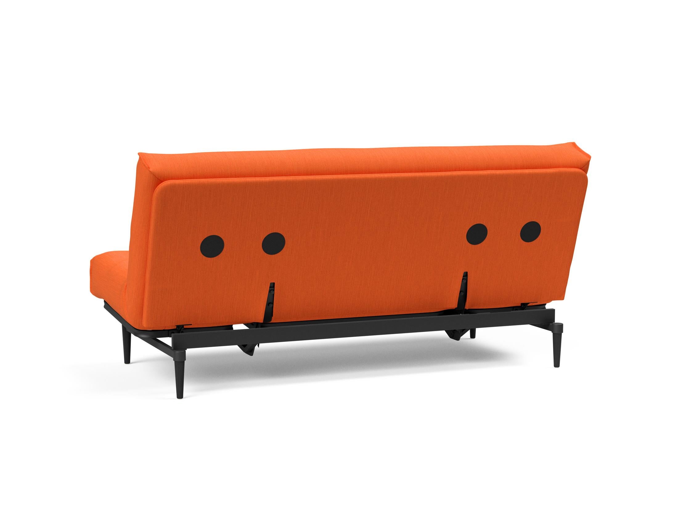 Erleben Sie das stilvolle Colpus Bettsofa 140 in Nordic Eiche schwarz von Innovation Living – ideal für gemütliche Nächte und elegantes Wohnen.