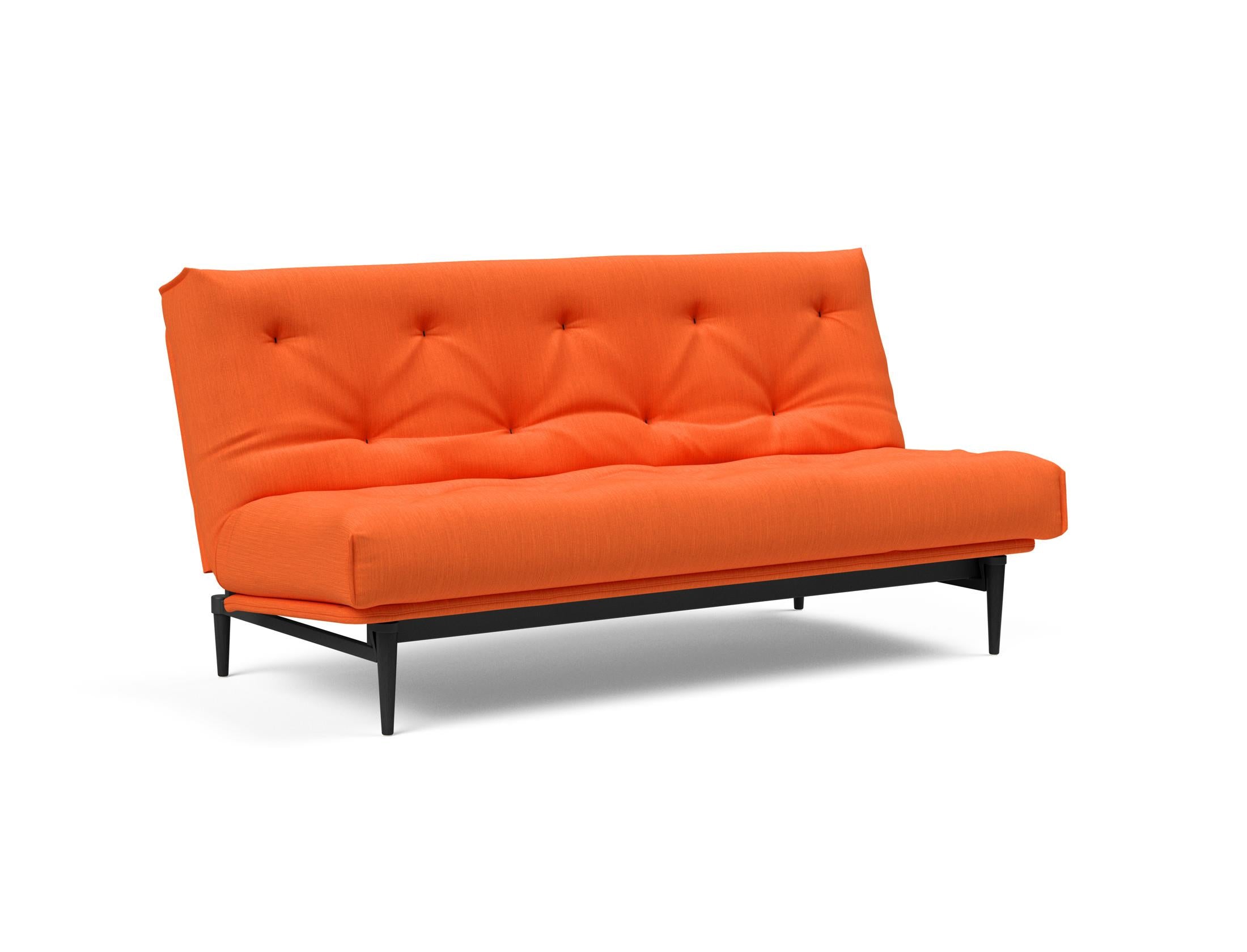 Erleben Sie das Colpus Bettsofa 140 in elegantem Nordic Eiche schwarz. Der Soft Spring Bezug vereint modernen Stil mit optimalem Sitzkomfort.