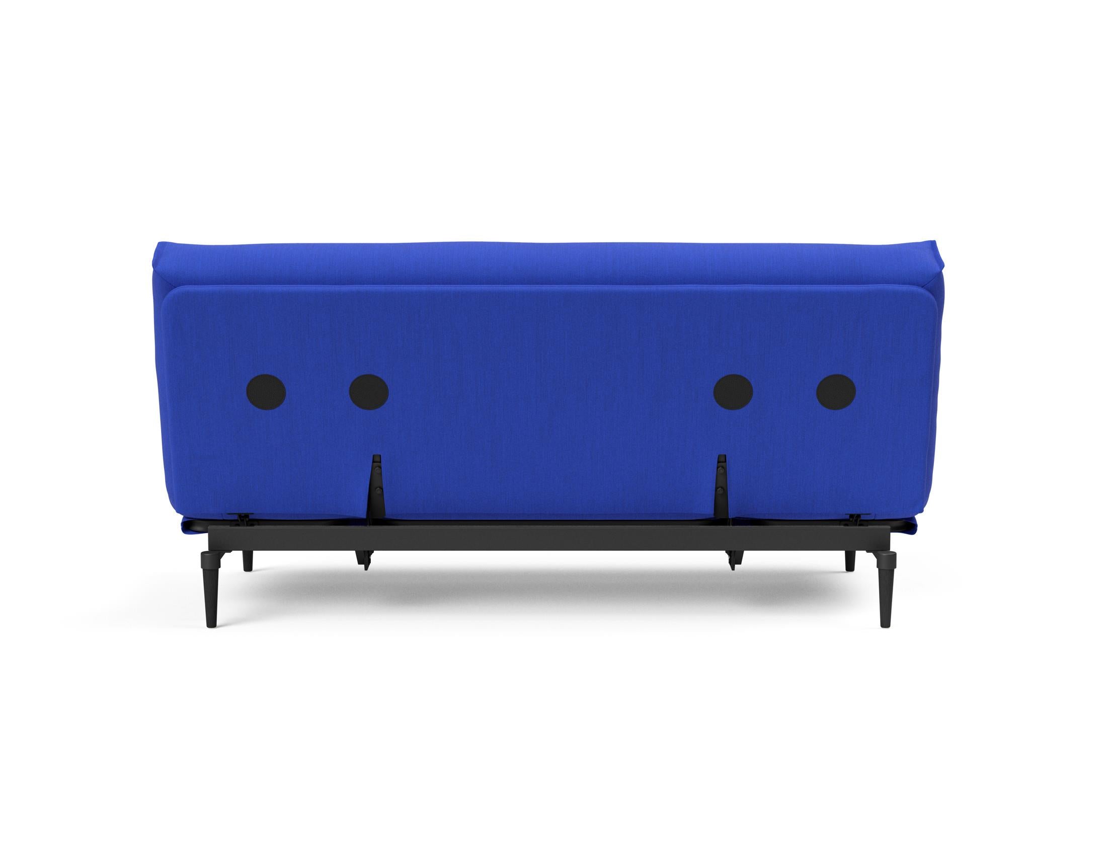 Erleben Sie das Colpus Bettsofa 140 in elegantem Nordic Eiche schwarz. Der Soft Spring Bezug vereint modernen Stil mit optimalem Sitzkomfort.