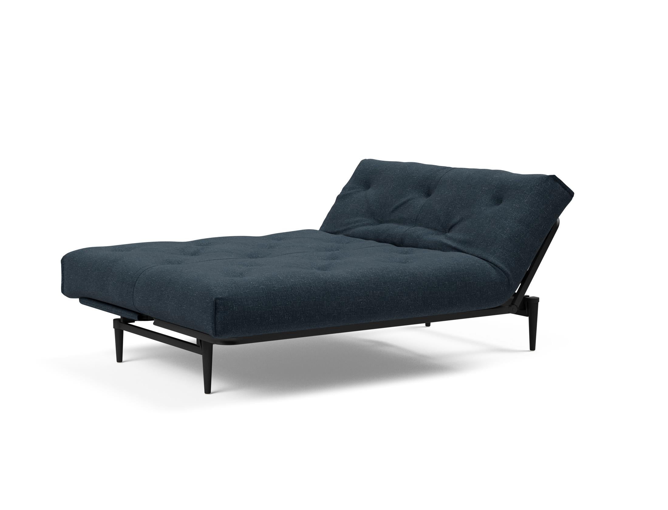 Erleben Sie das stilvolle Colpus Bettsofa 140 in Nordic Eiche schwarz von Innovation Living – ideal für gemütliche Nächte und elegantes Wohnen.