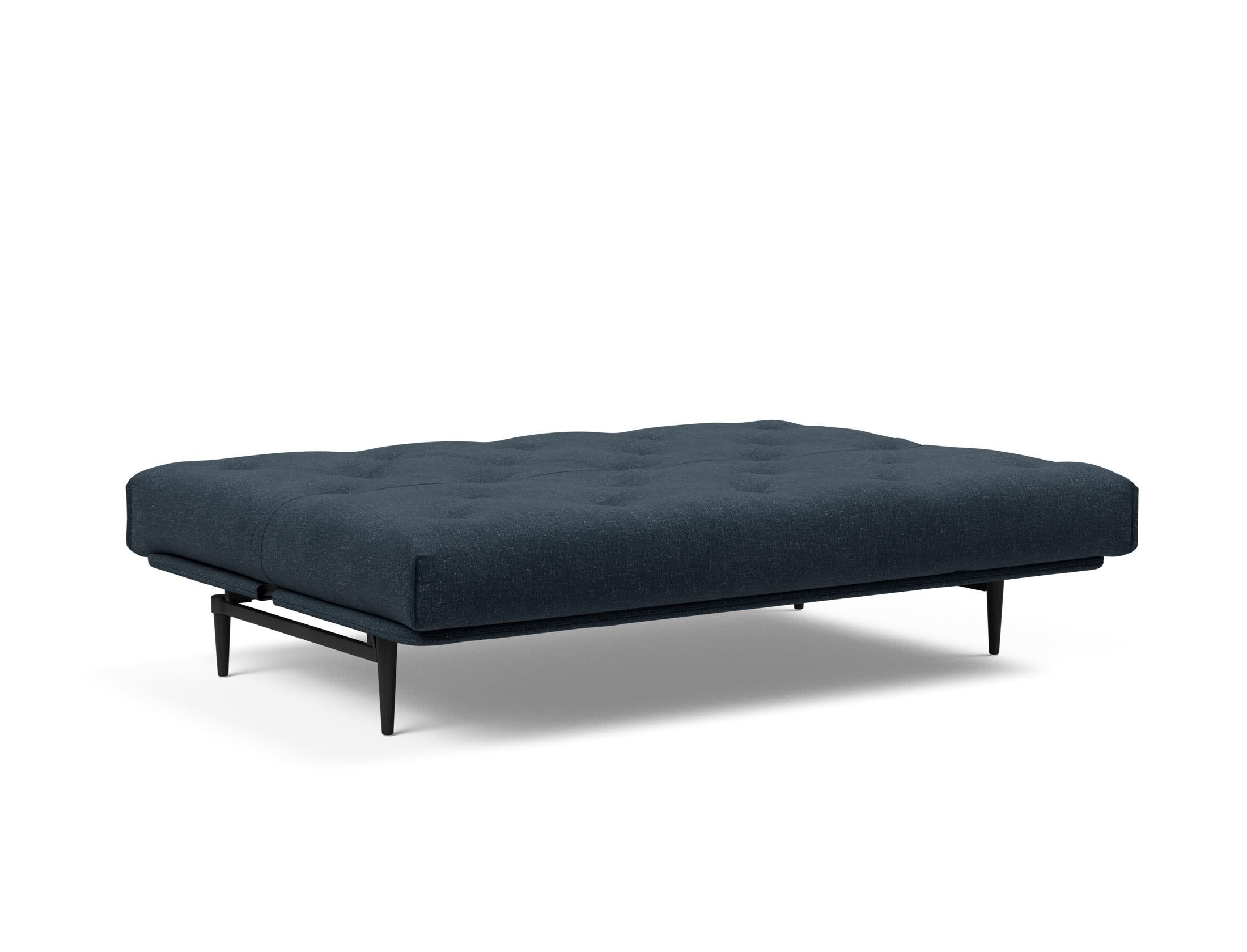 Entdecken Sie das Colpus Bettsofa 140 in stilvollem Nordic Eiche schwarz. Der Soft Spring Bezug bietet höchsten Komfort und zeitgemäßes Design.