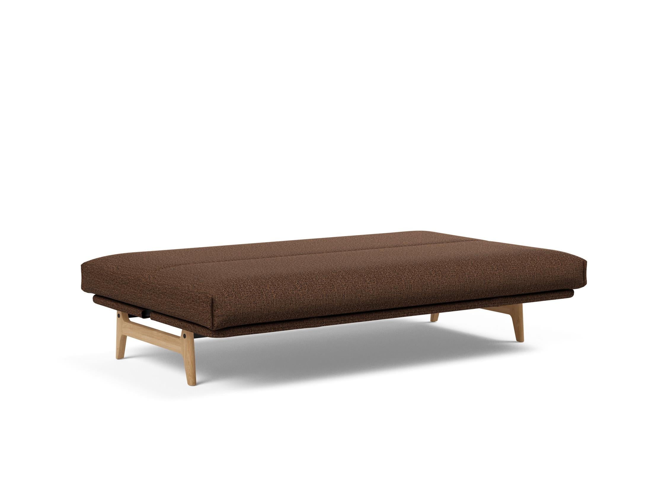 Aslak 120 Bettsofa Nordic Cover: Elegantes Sofa mit Soft Spring Federung, perfekt für entspannte Abende und stilvolle Einrichtung.