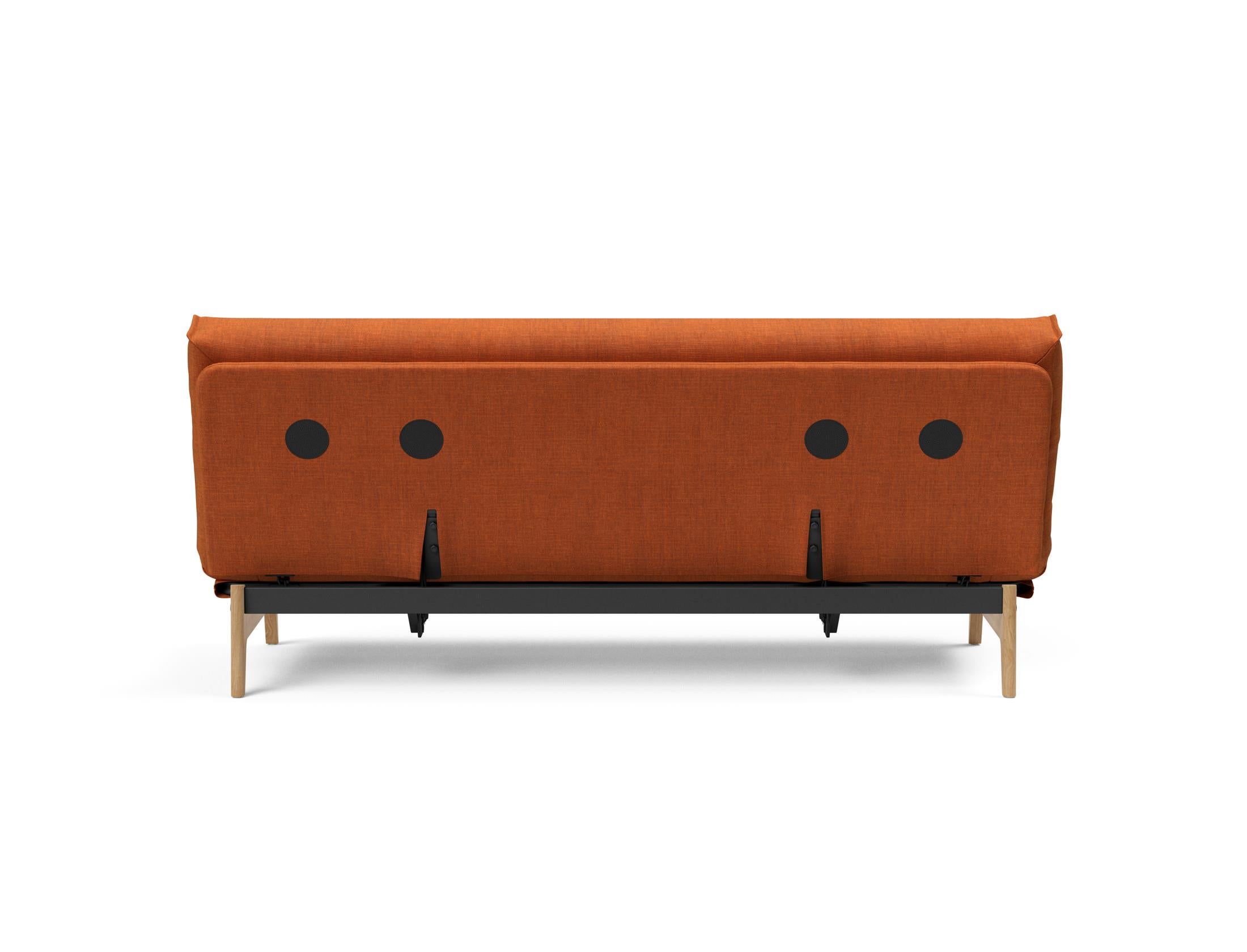 Aslak 120 Bettsofa Nordic Cover: Elegantes Sofa mit Soft Spring Federung, perfekt für entspannte Abende und stilvolle Einrichtung.