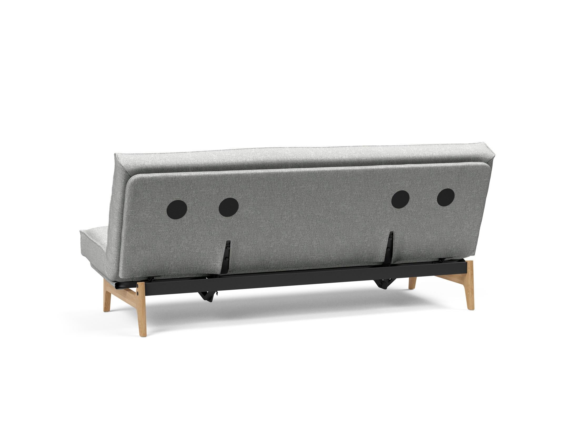 Entdecken Sie das Aslak 120 Bettsofa mit elegantem Sharp Plus Cover und weichem Soft Spring Bezug – ideal für stilvolle Wohnräume und gemütliche Nächte.