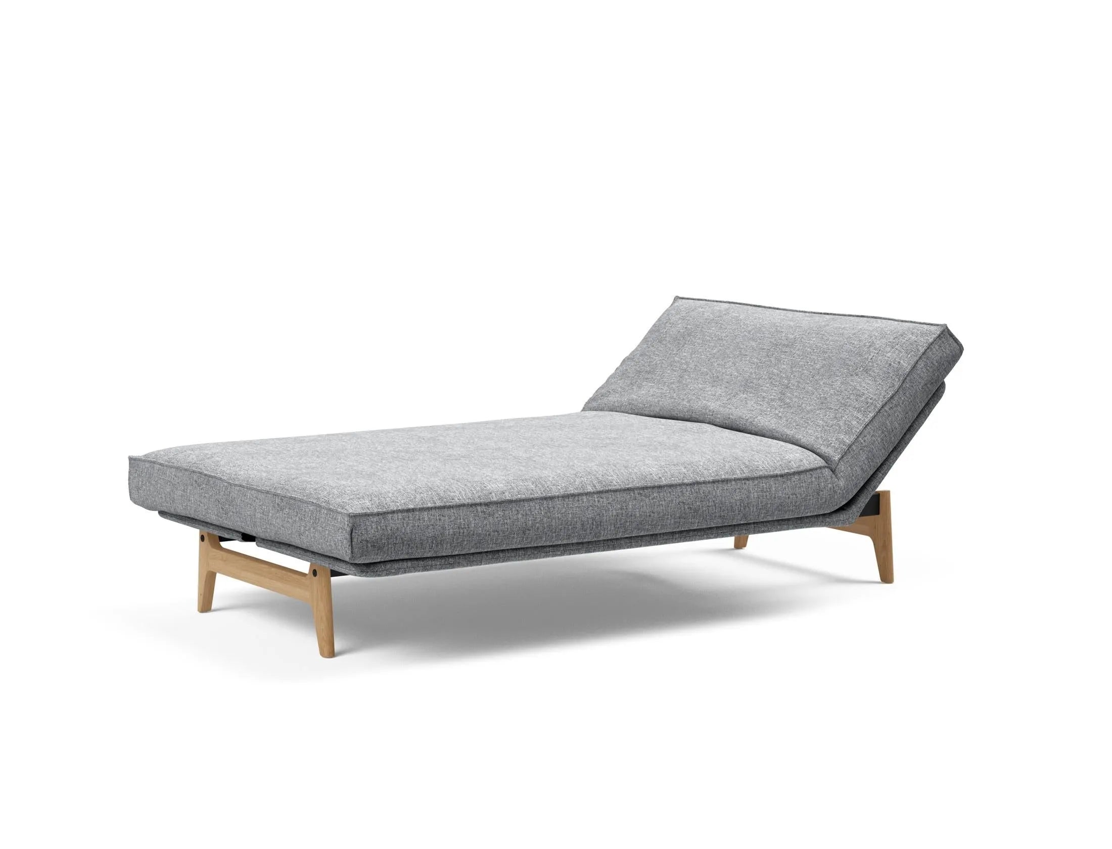 Erleben Sie das Aslak 120 Bettsofa mit elegantem Sharp Plus Cover und zeitlosem Classic Gestellbezug – perfekt für stilvolle Wohnräume.
