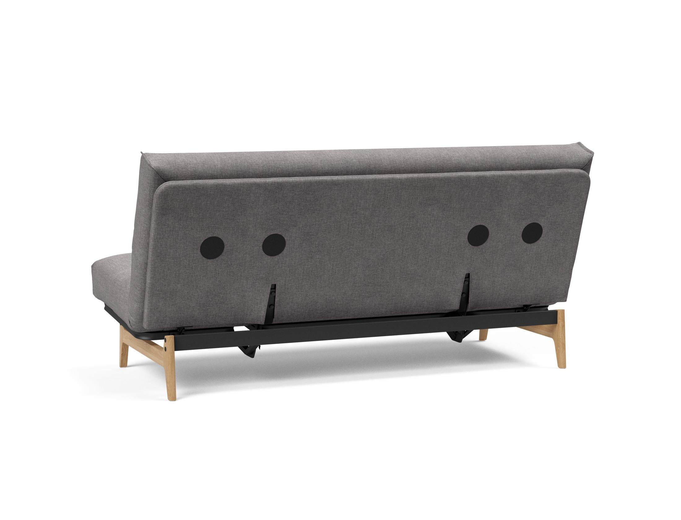 Erleben Sie das Aslak 140 Bettsofa von Innovation Living – modernes skandinavisches Design vereint mit optimalem Schlafkomfort und flexibler Nutzung.