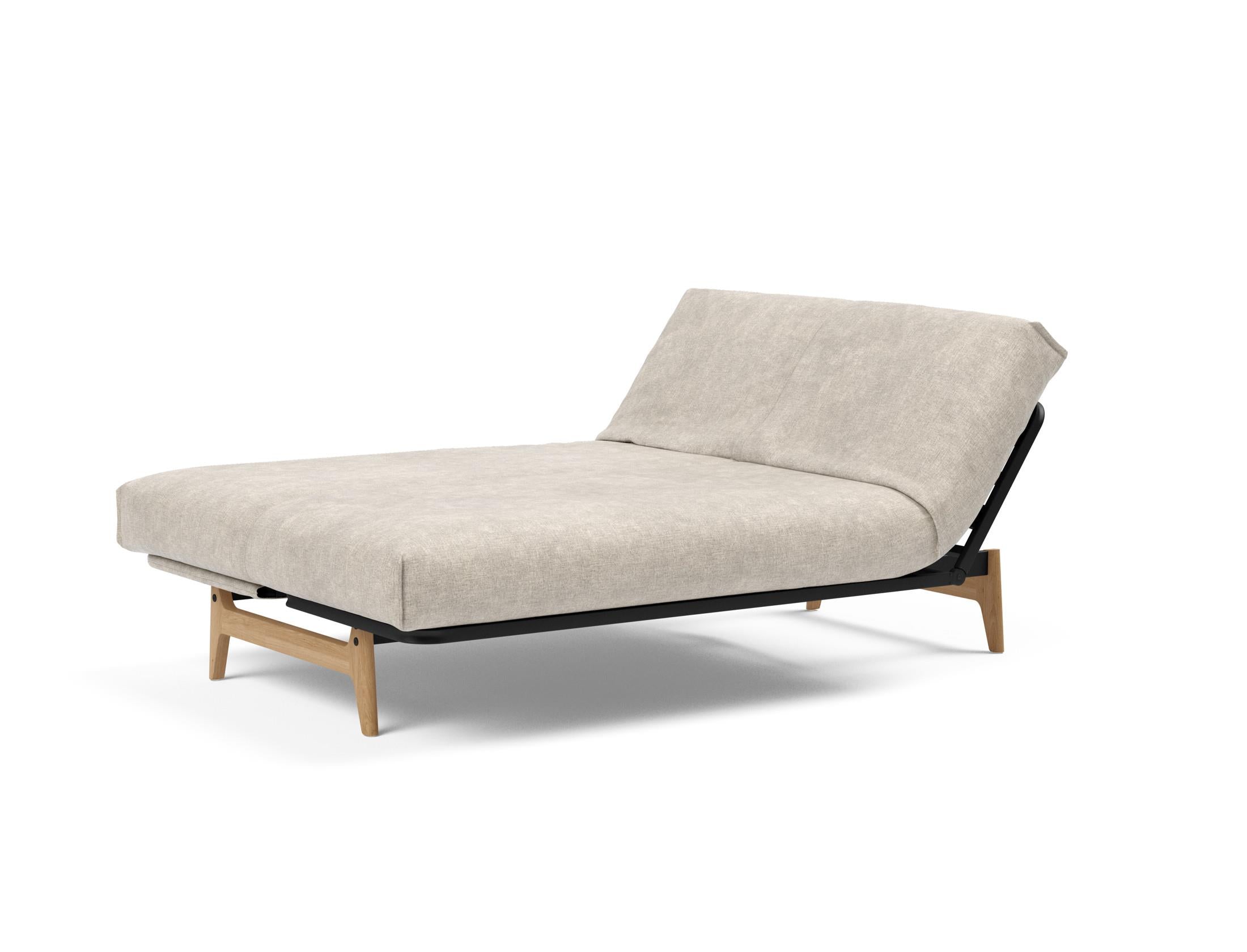 Erleben Sie das Aslak 140 Bettsofa von Innovation Living – modernes skandinavisches Design vereint mit optimalem Schlafkomfort und flexibler Nutzung.