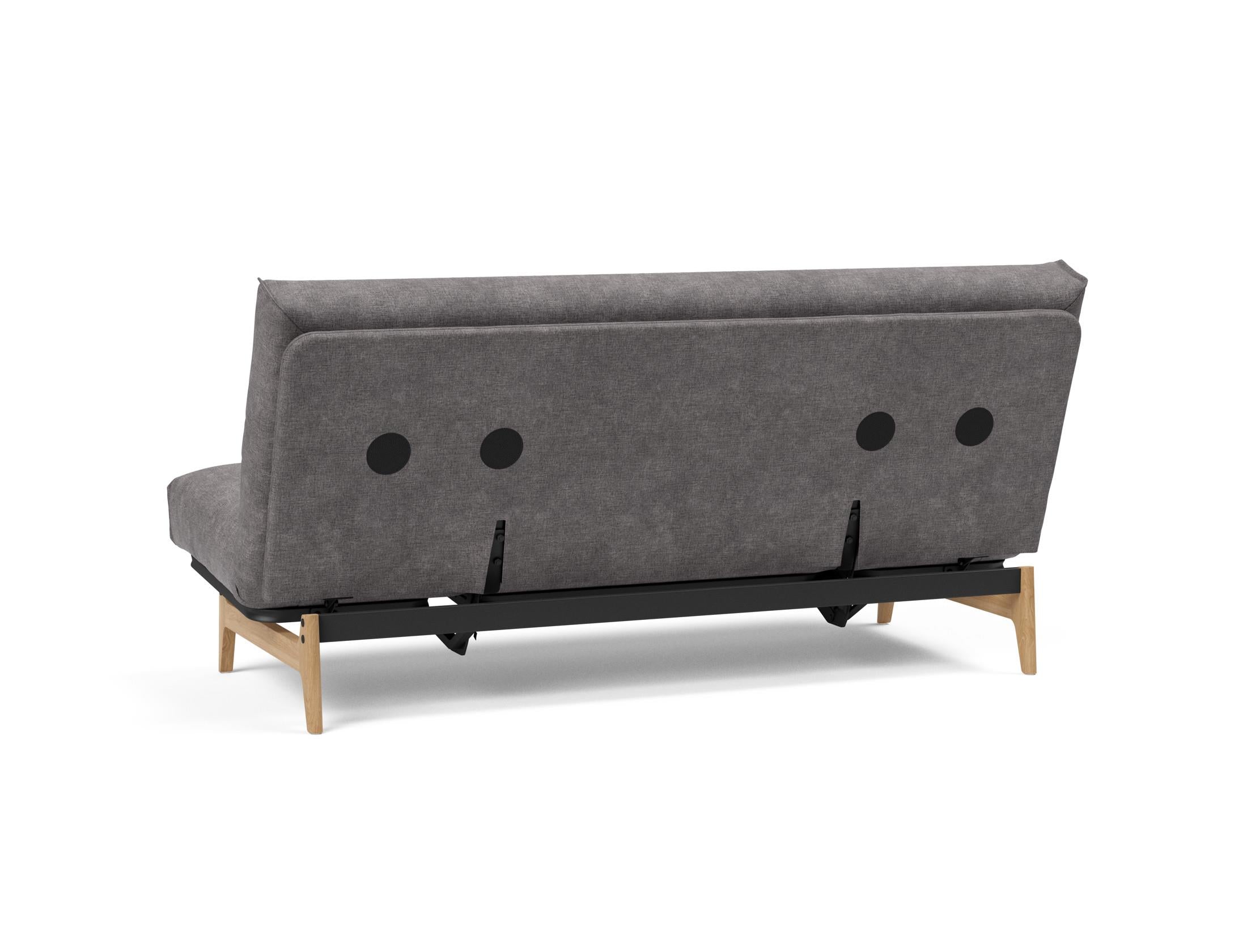Erleben Sie das Aslak 140 Bettsofa von Innovation Living – modernes skandinavisches Design vereint mit optimalem Schlafkomfort und flexibler Nutzung.